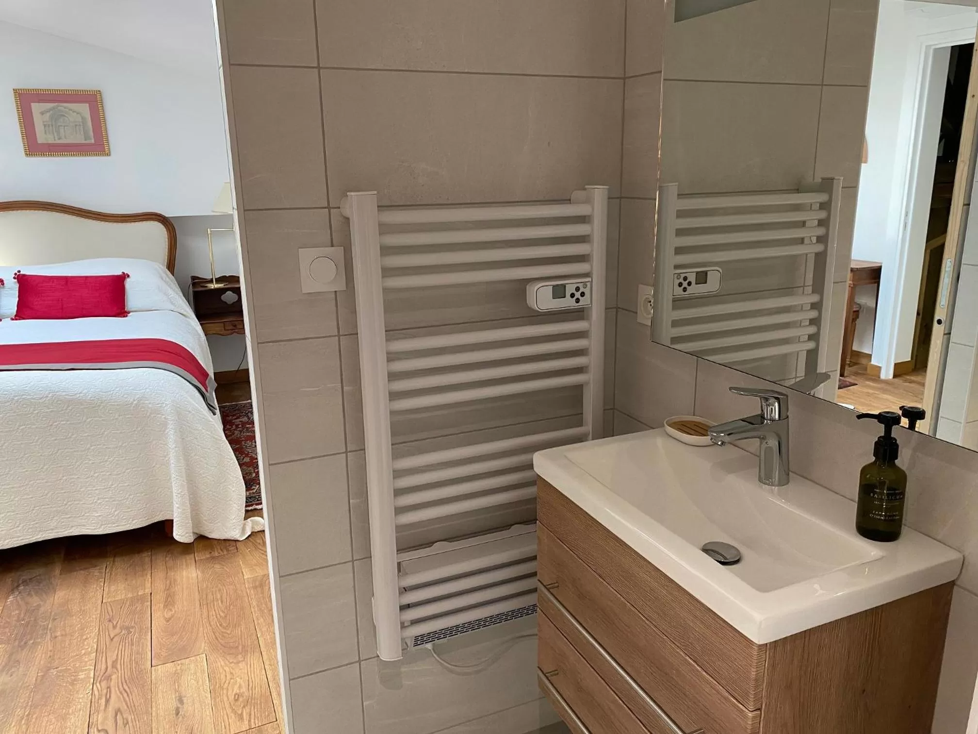 Bathroom in Clos de Mont July, architecture XVIIIe au cœur de la nature