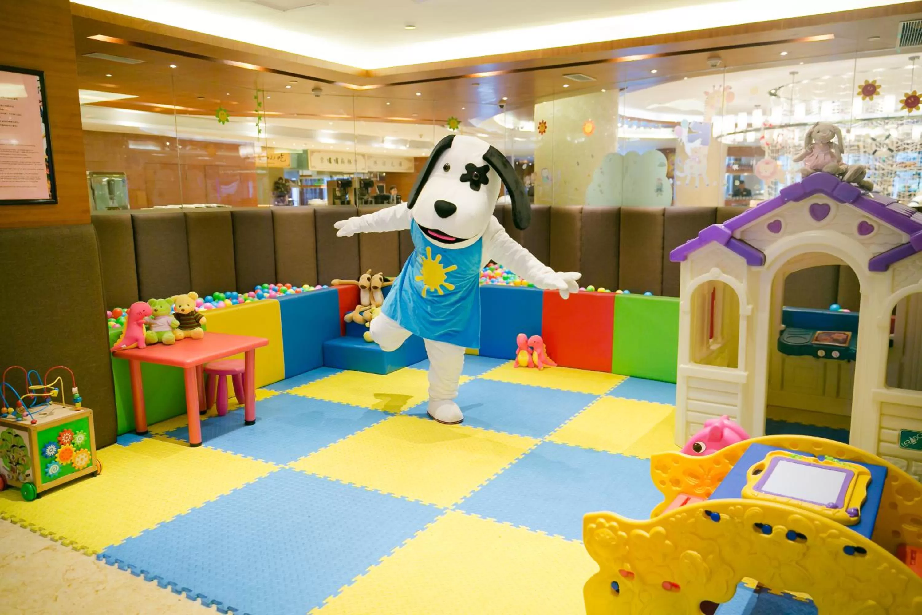 Kids's club in Glenview ITC Plaza Chongqing