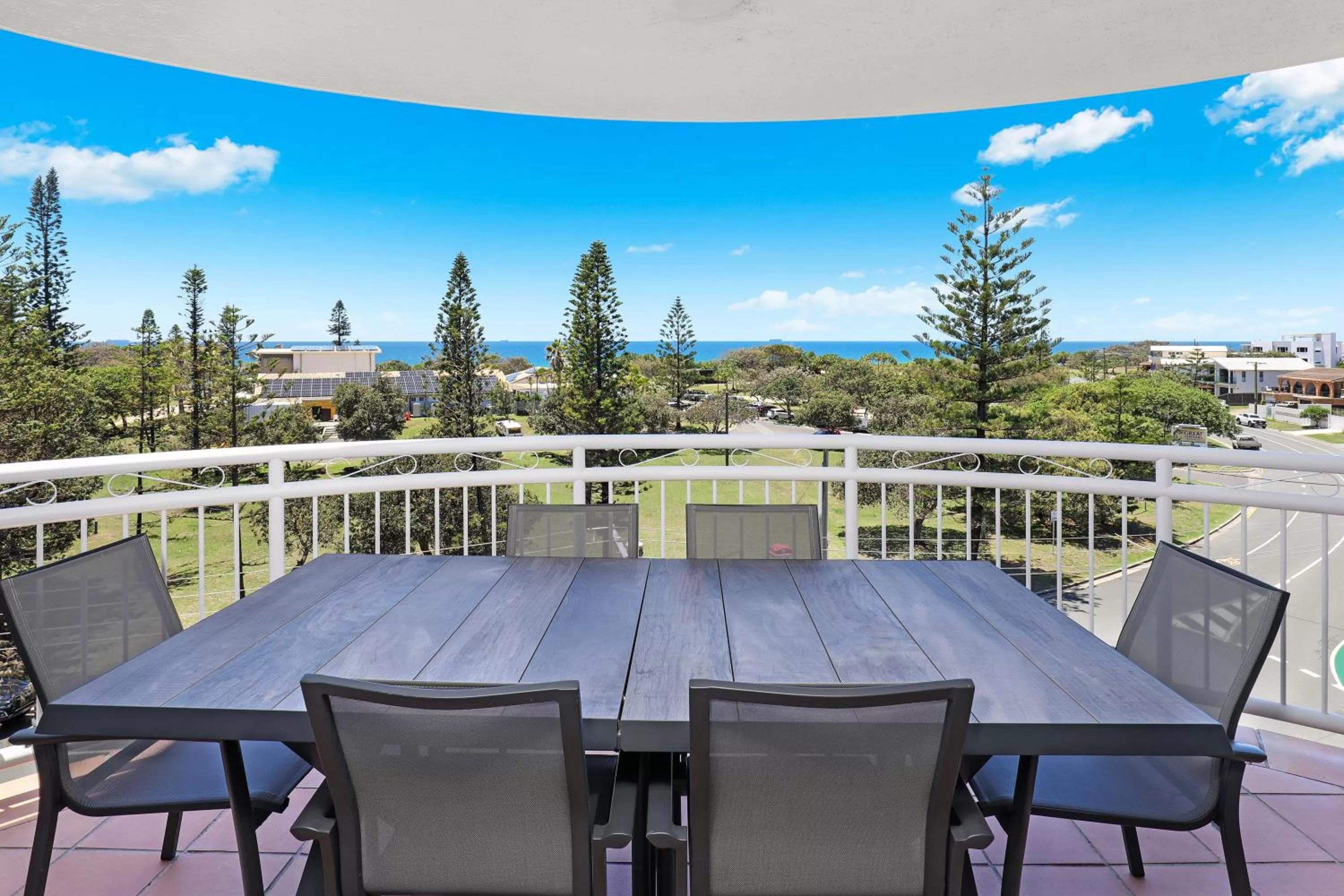 Beachside Resort Kawana Waters