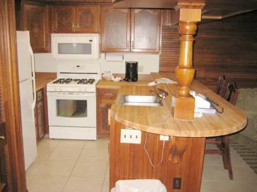 One-Bedroom Apartment (4 Adults) in Sunburst Condominiums