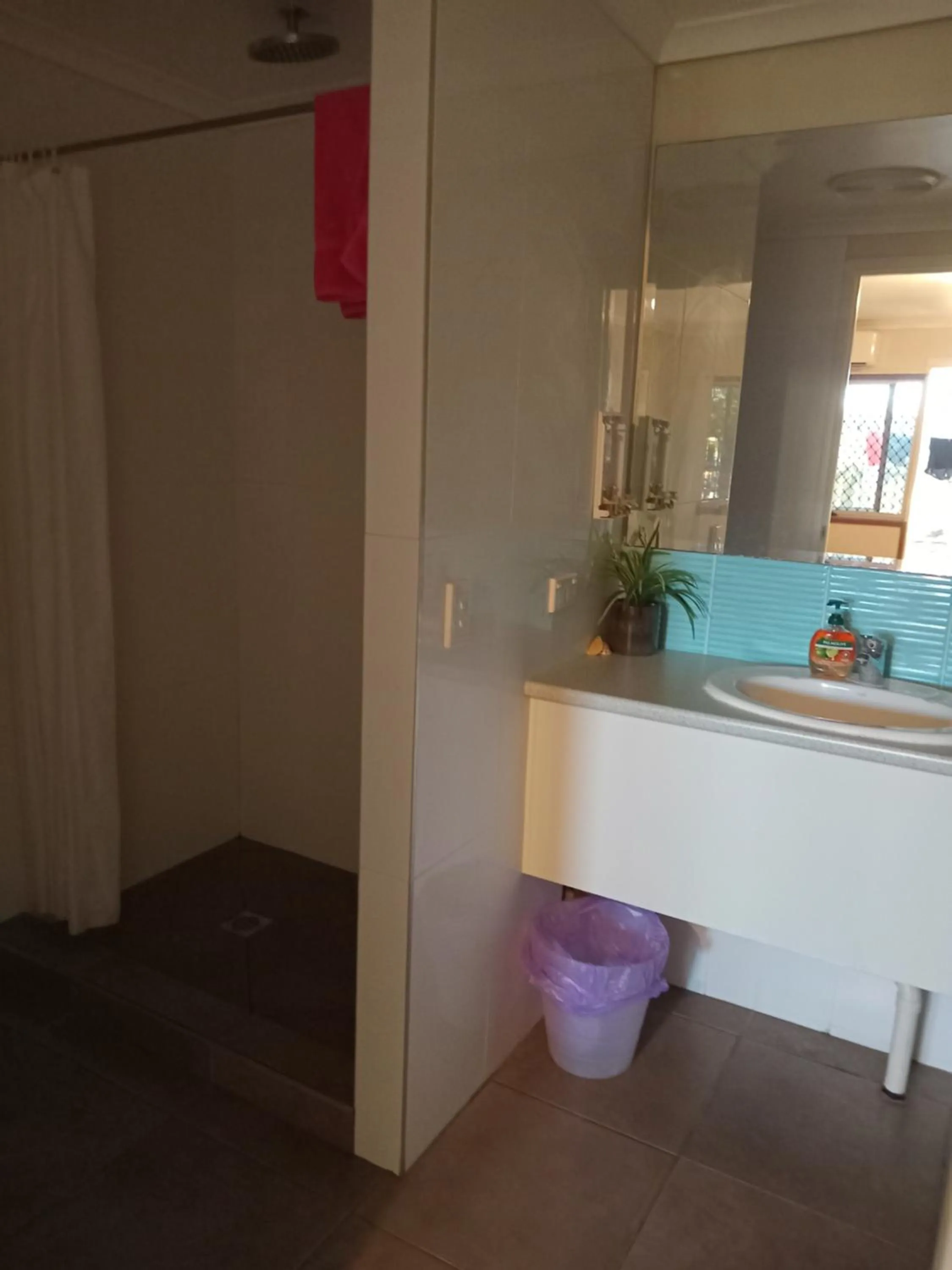 Shower in Hervey Bay Flashpackers