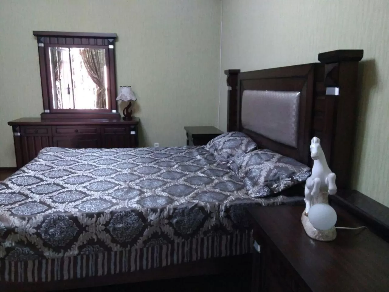 Photo of the whole room, Bed in Real Tashkent