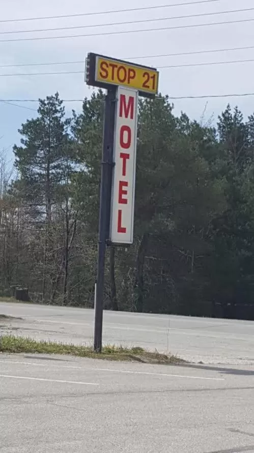 Logo/Certificate/Sign in Stop 21 Motel