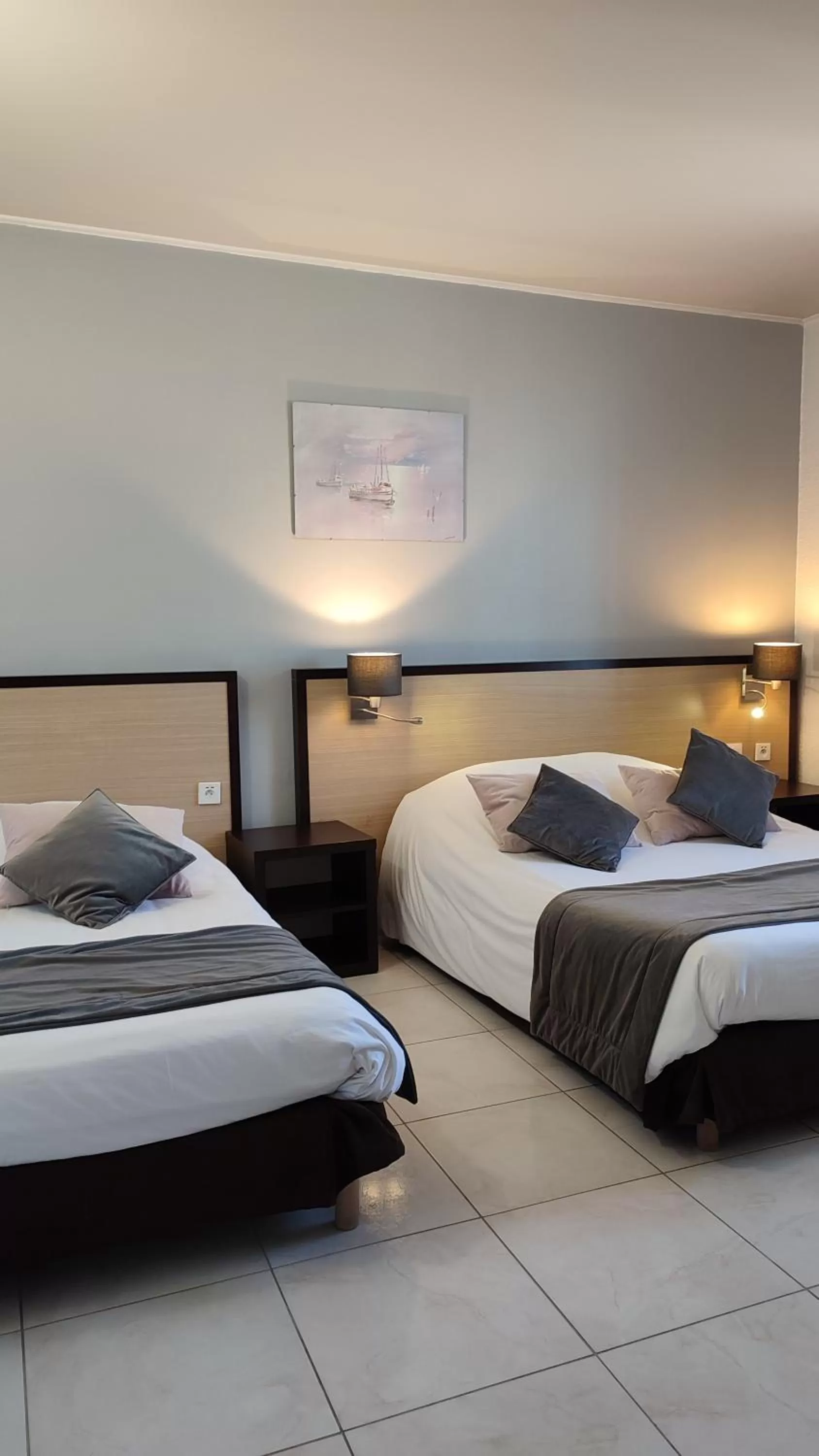 Photo of the whole room, Bed in Hotel Restaurant Miramar L'orchidée