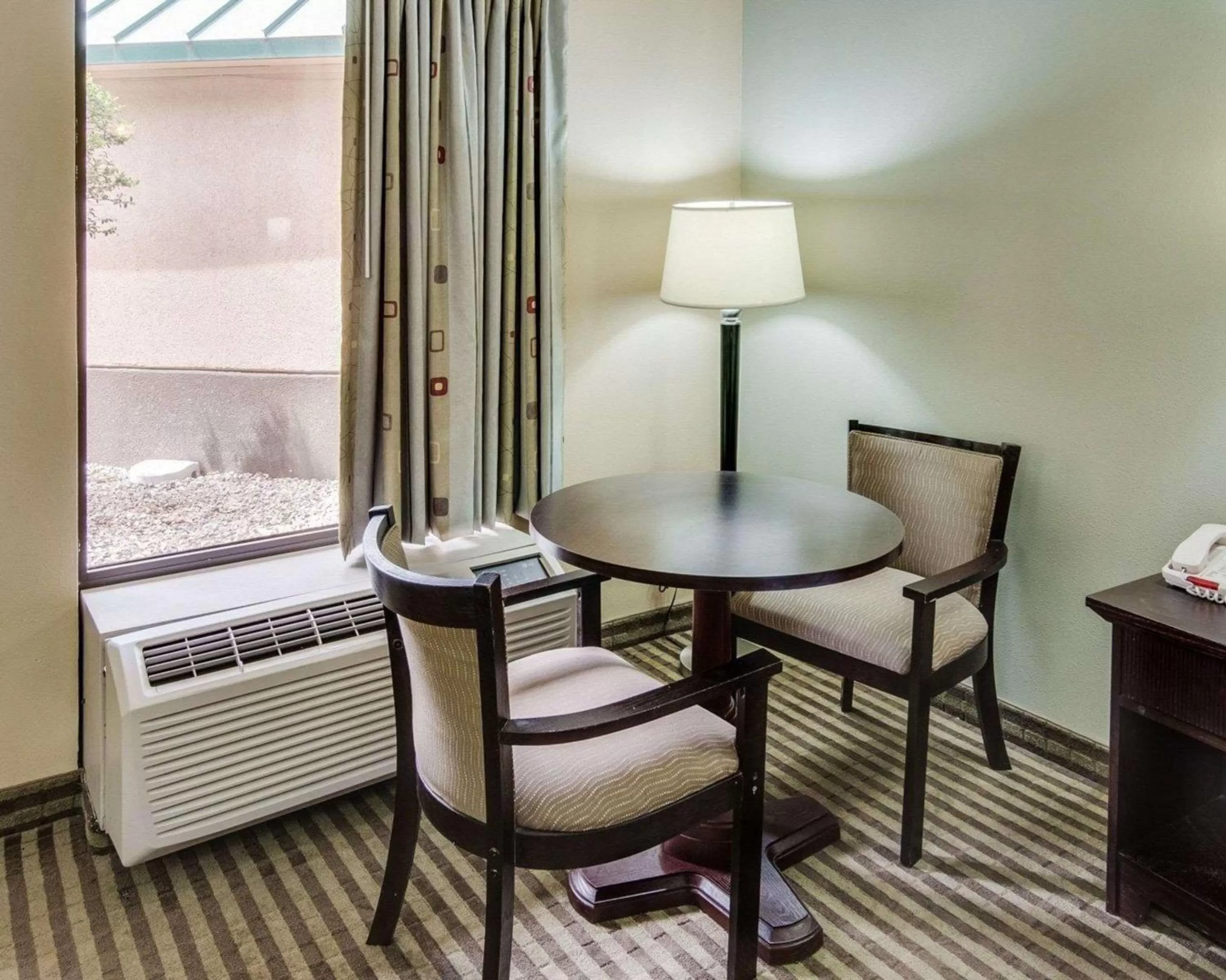 Photo of the whole room, Bed in Quality Inn Mt Pleasant