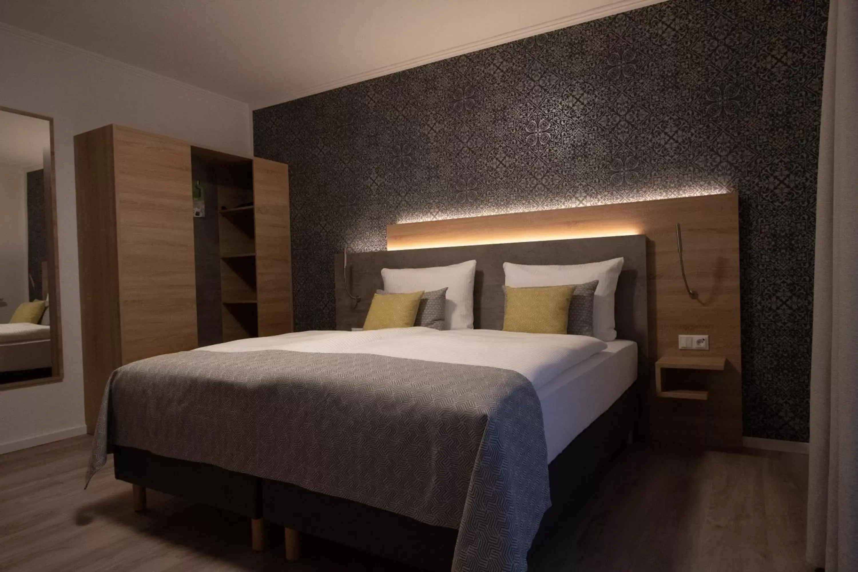 Double Room - single occupancy - Disability Access in Central Hotel Wagenfeld Double Room - single occupancy - Disability Access in Central Hotel Wagenfeld