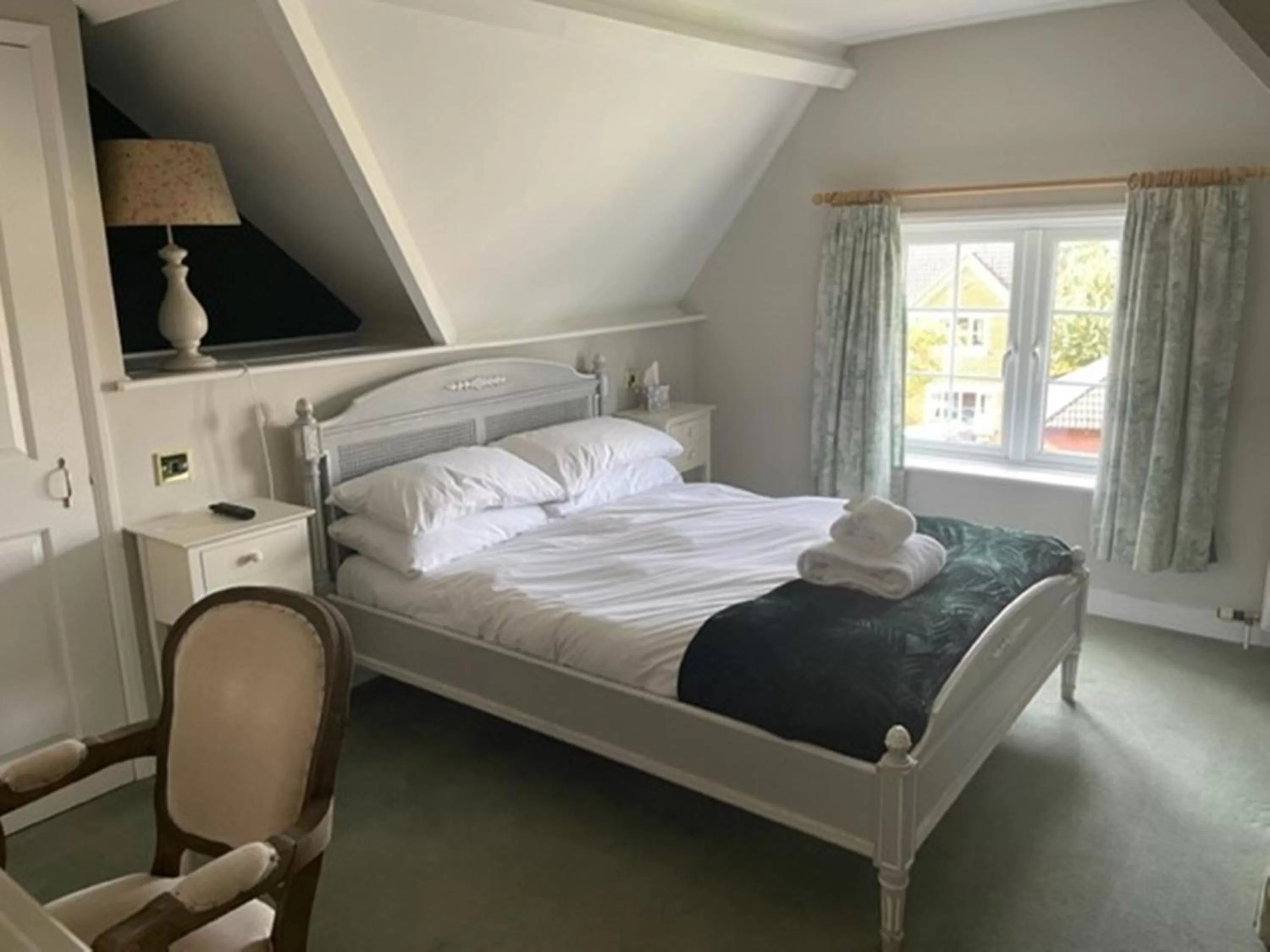 Photo of the whole room, Bed in Sherbourne House