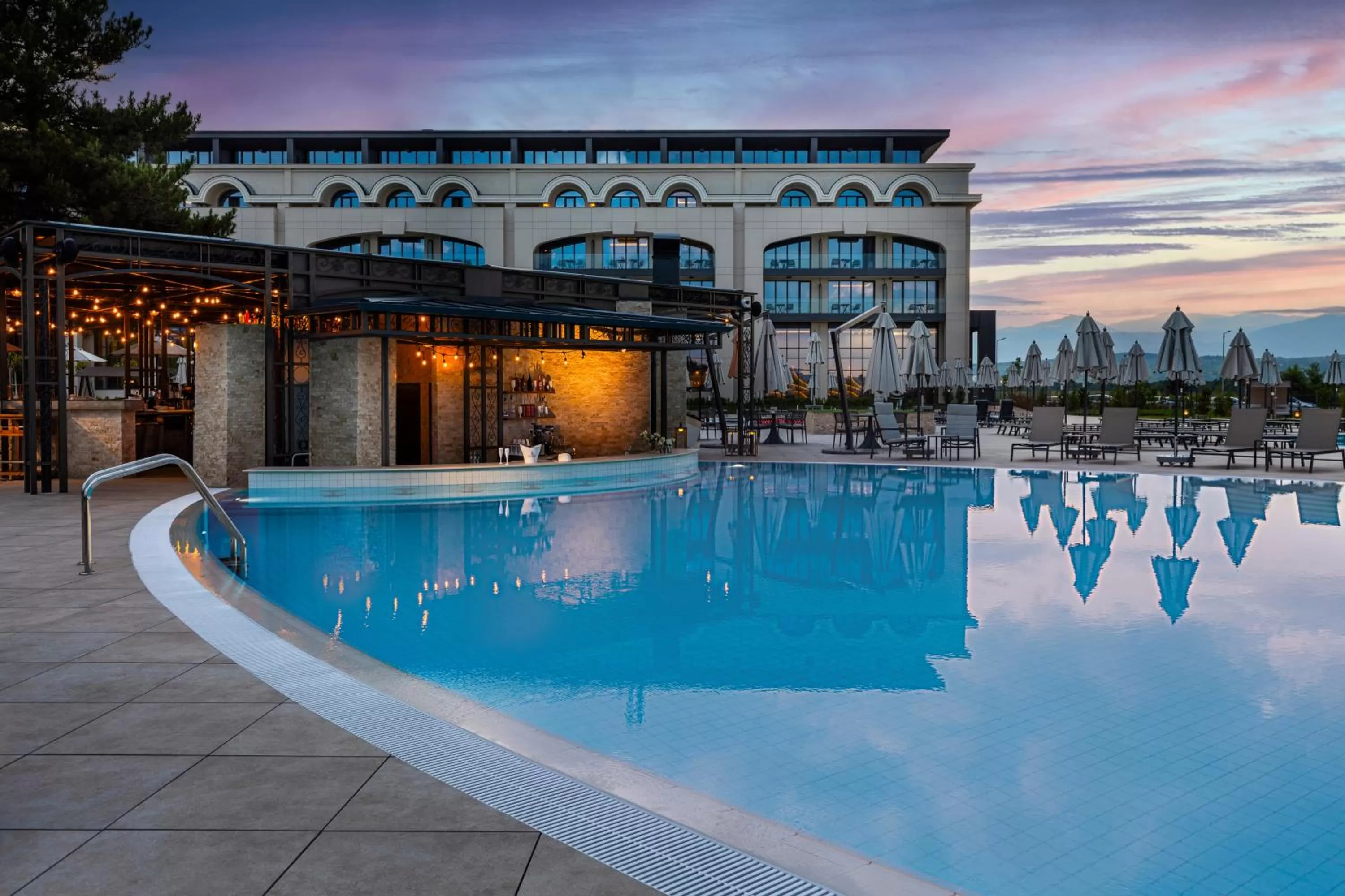 Swimming pool in Kings' Valley Medical & Spa Hotel
