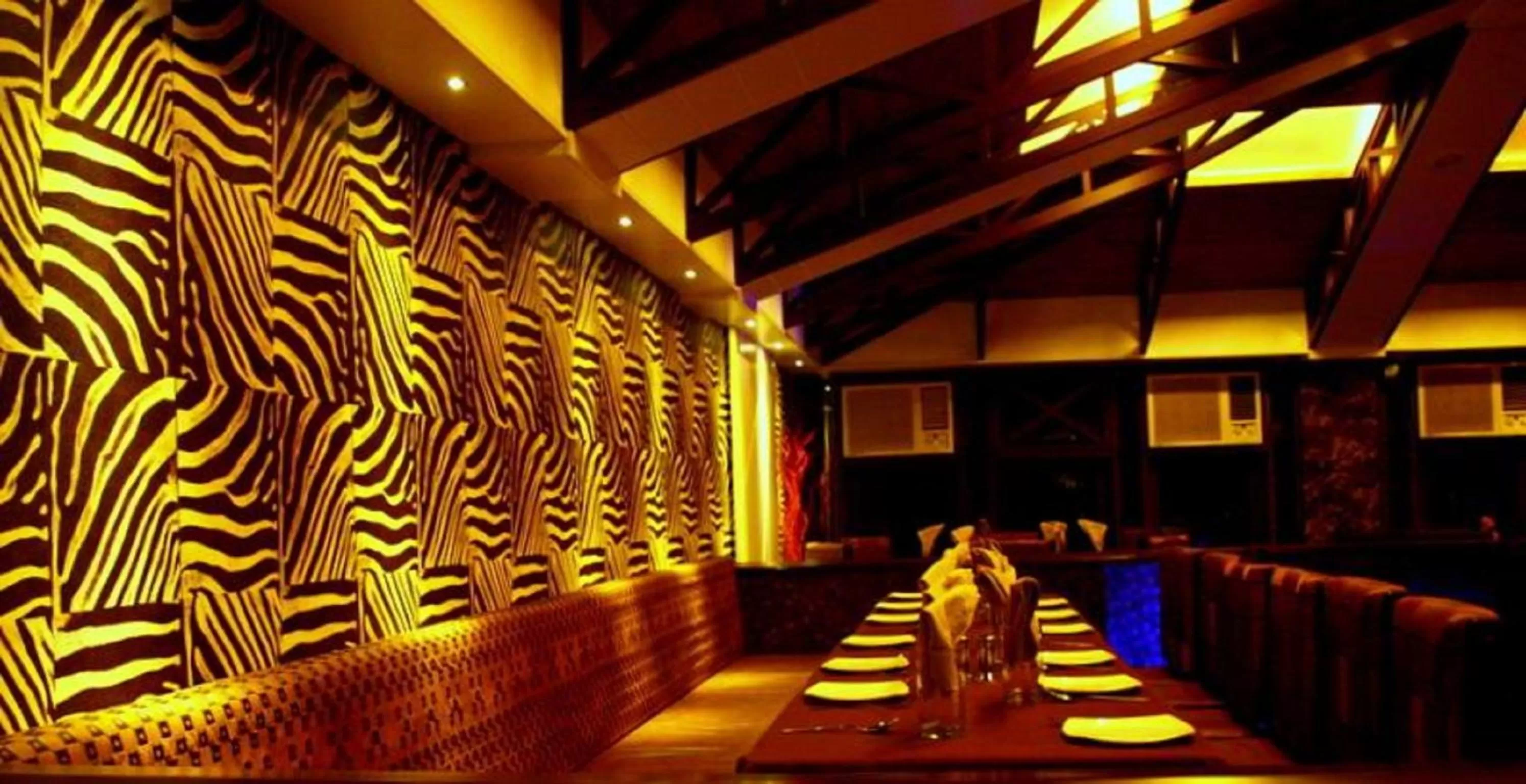 Restaurant/places to eat in Hotel Jawahar