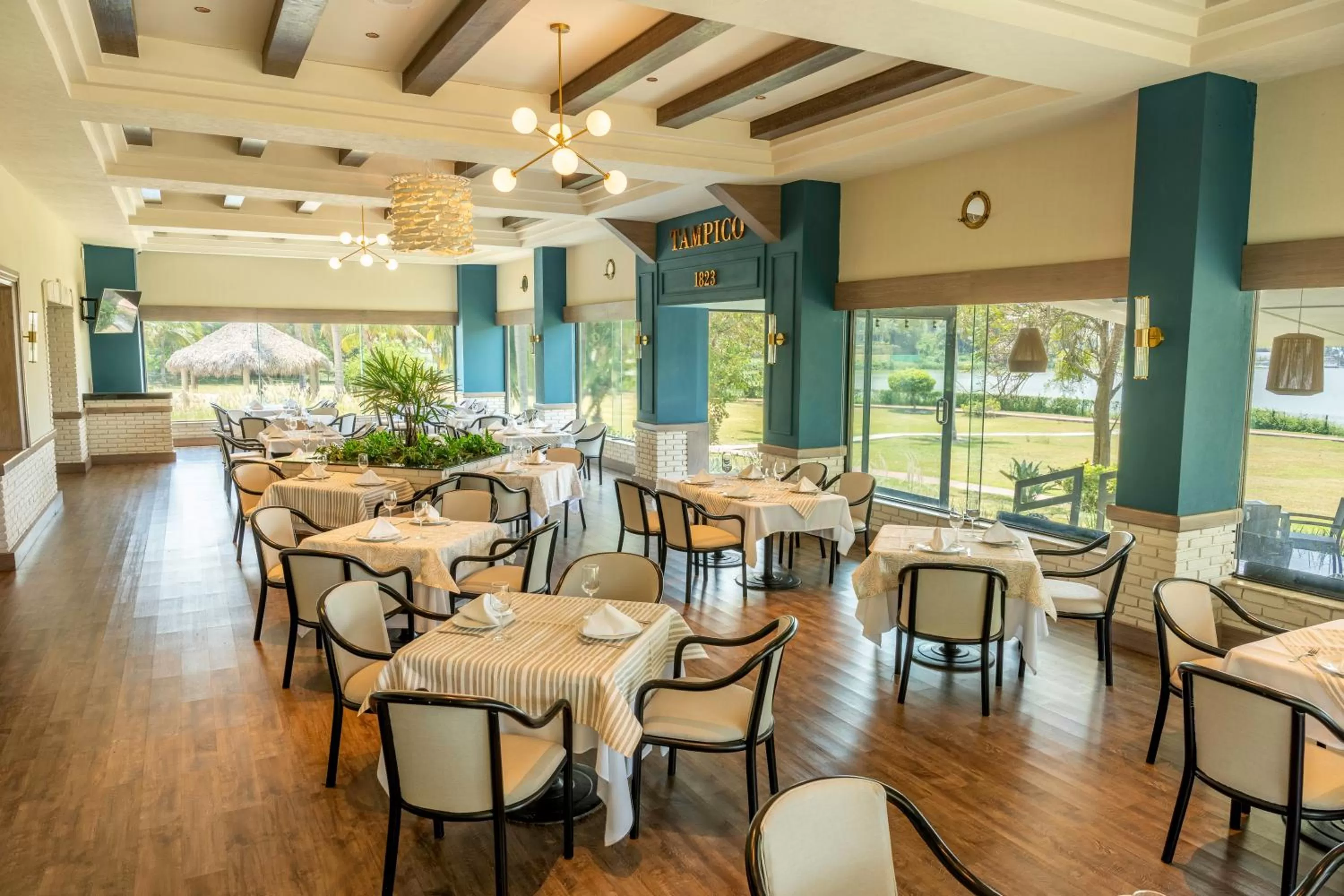 Restaurant/places to eat in Fiesta Inn Tampico