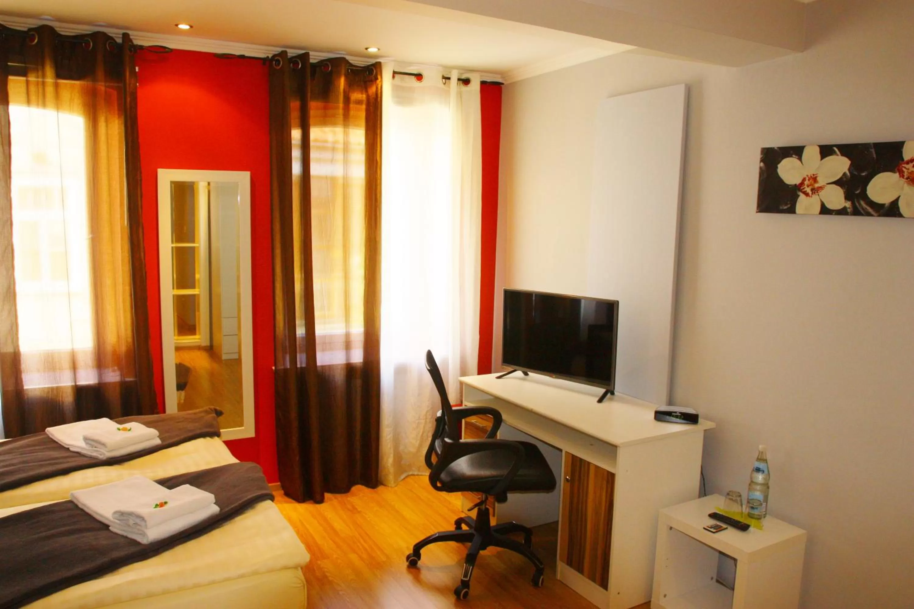 Photo of the whole room, Bed in Hotel am Schloss