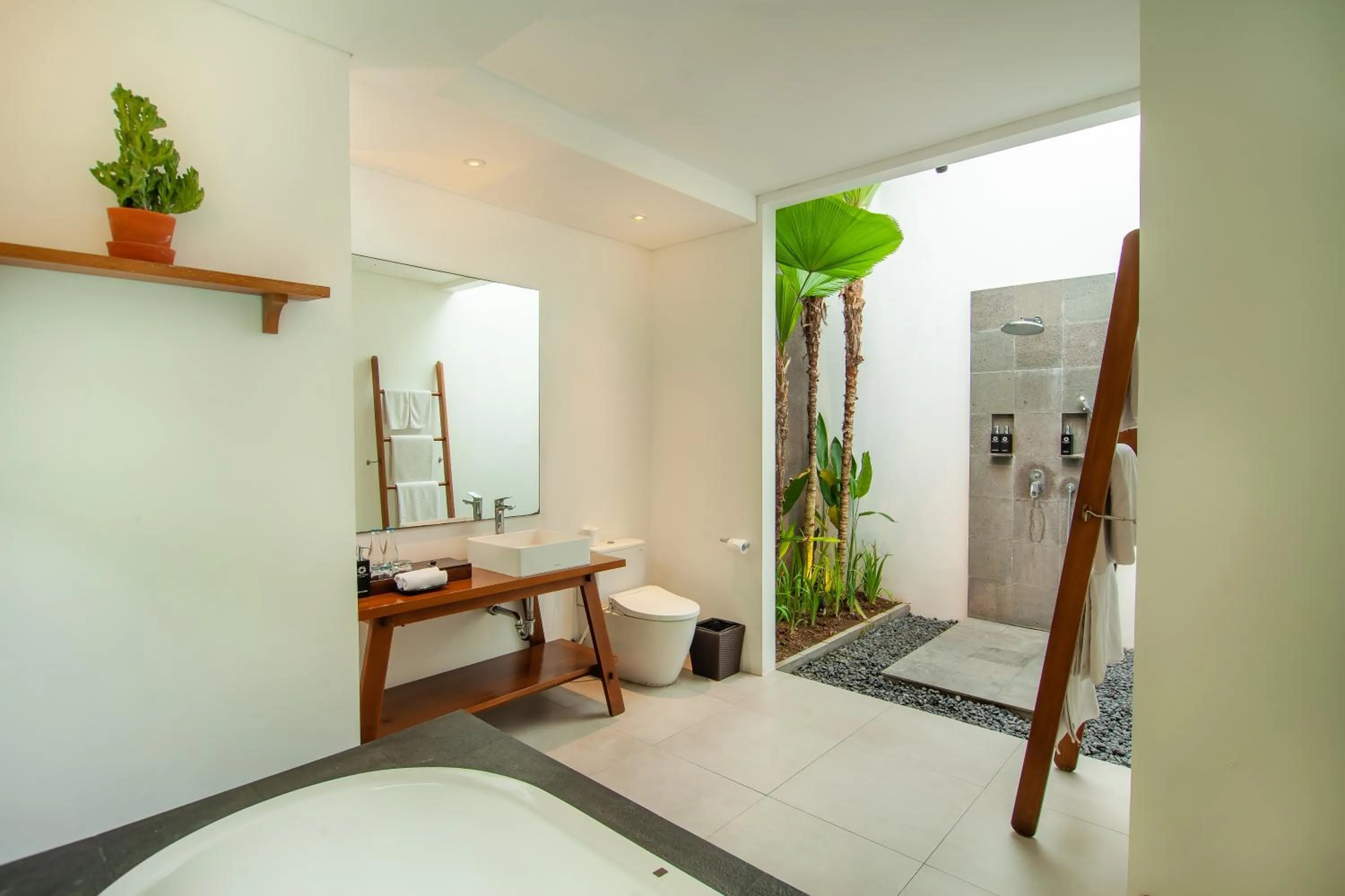 Shower in Abia Villa Legian