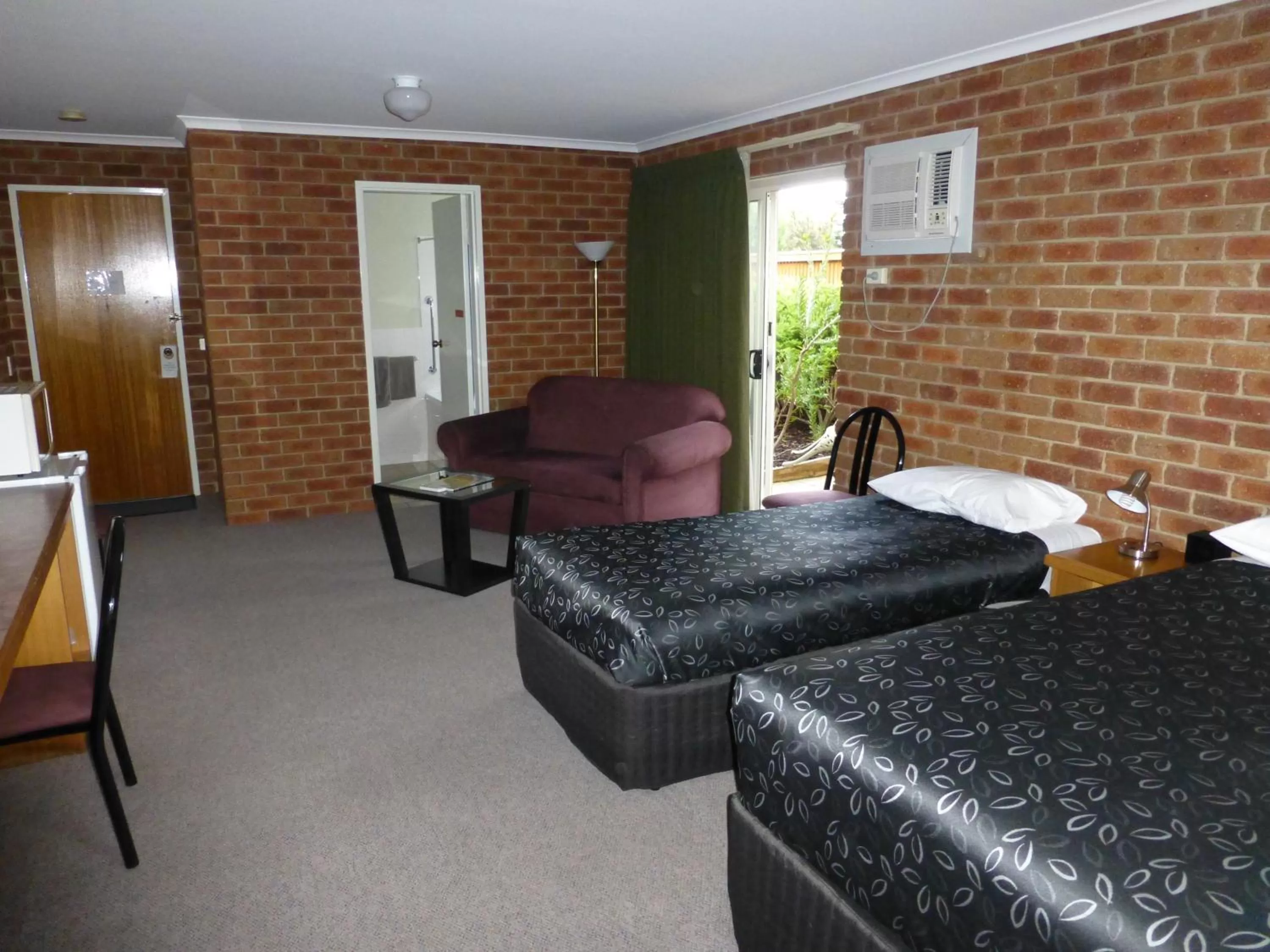 Photo of the whole room, Room Photo in Inverloch Central Motor Inn