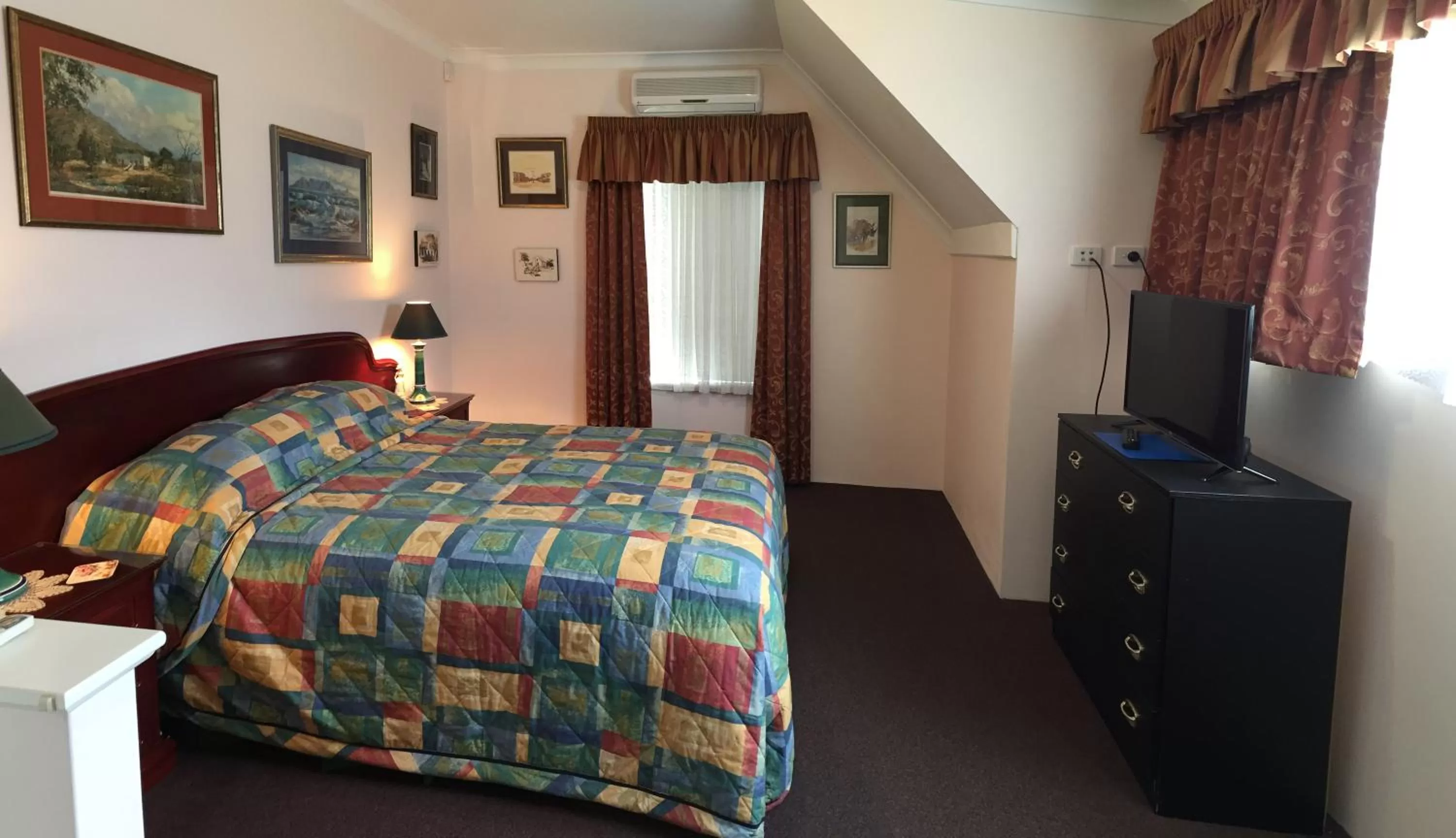 Shower, Bed in Aarn House B&B Airport Accommodation