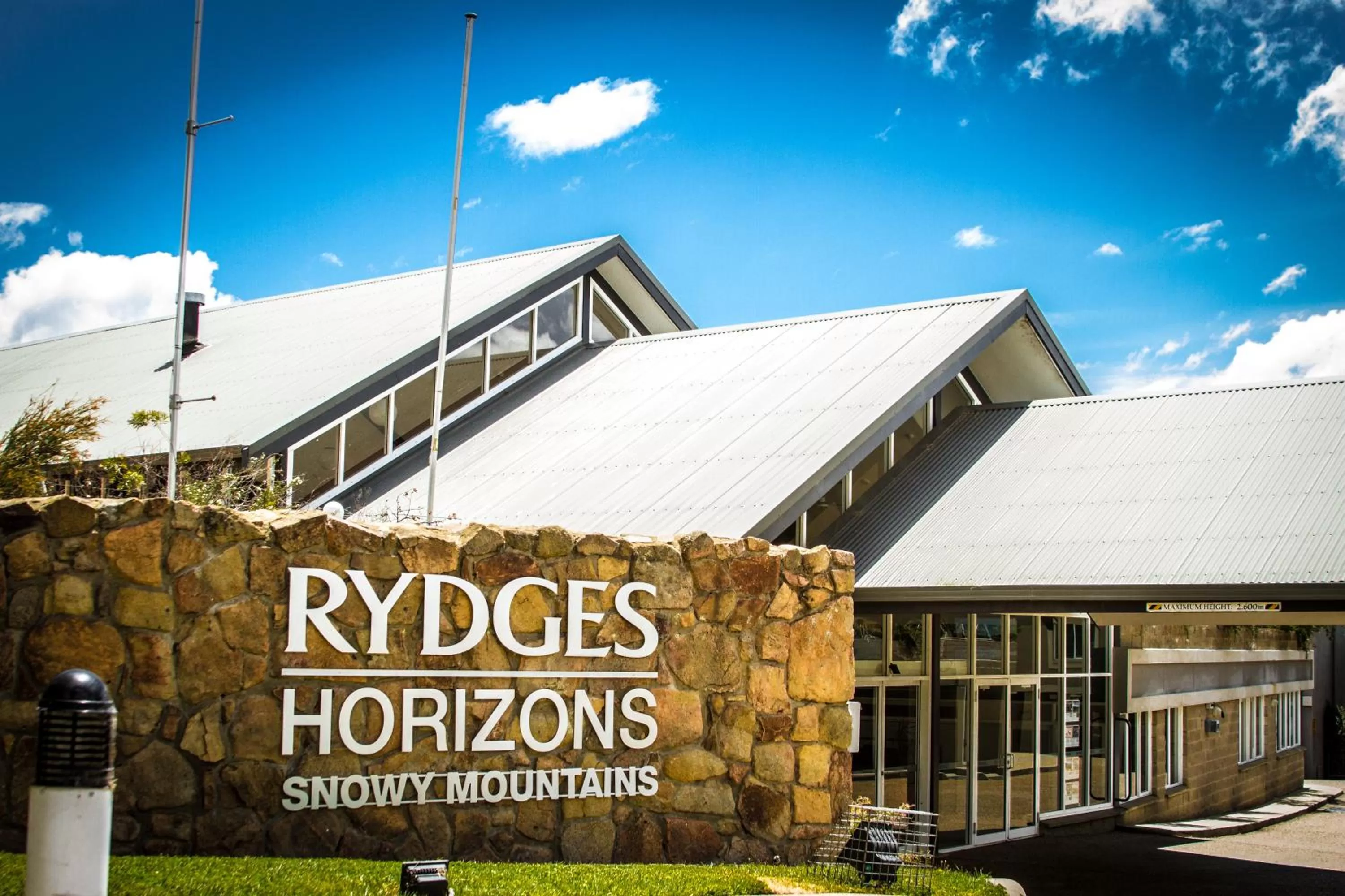 Facade/entrance in Horizons Lake Jindabyne