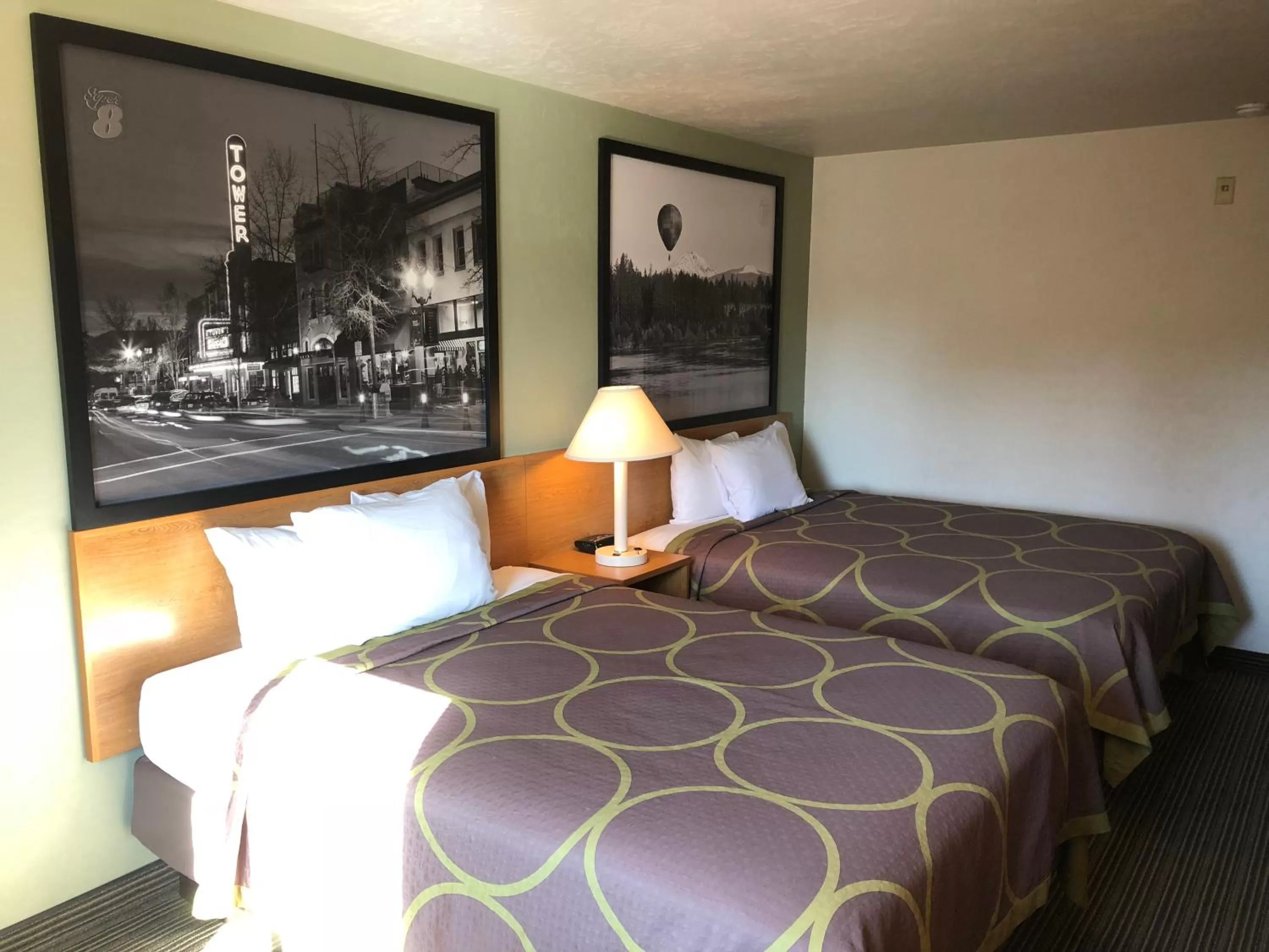 Bedroom, Bed in Super 8 by Wyndham Bend