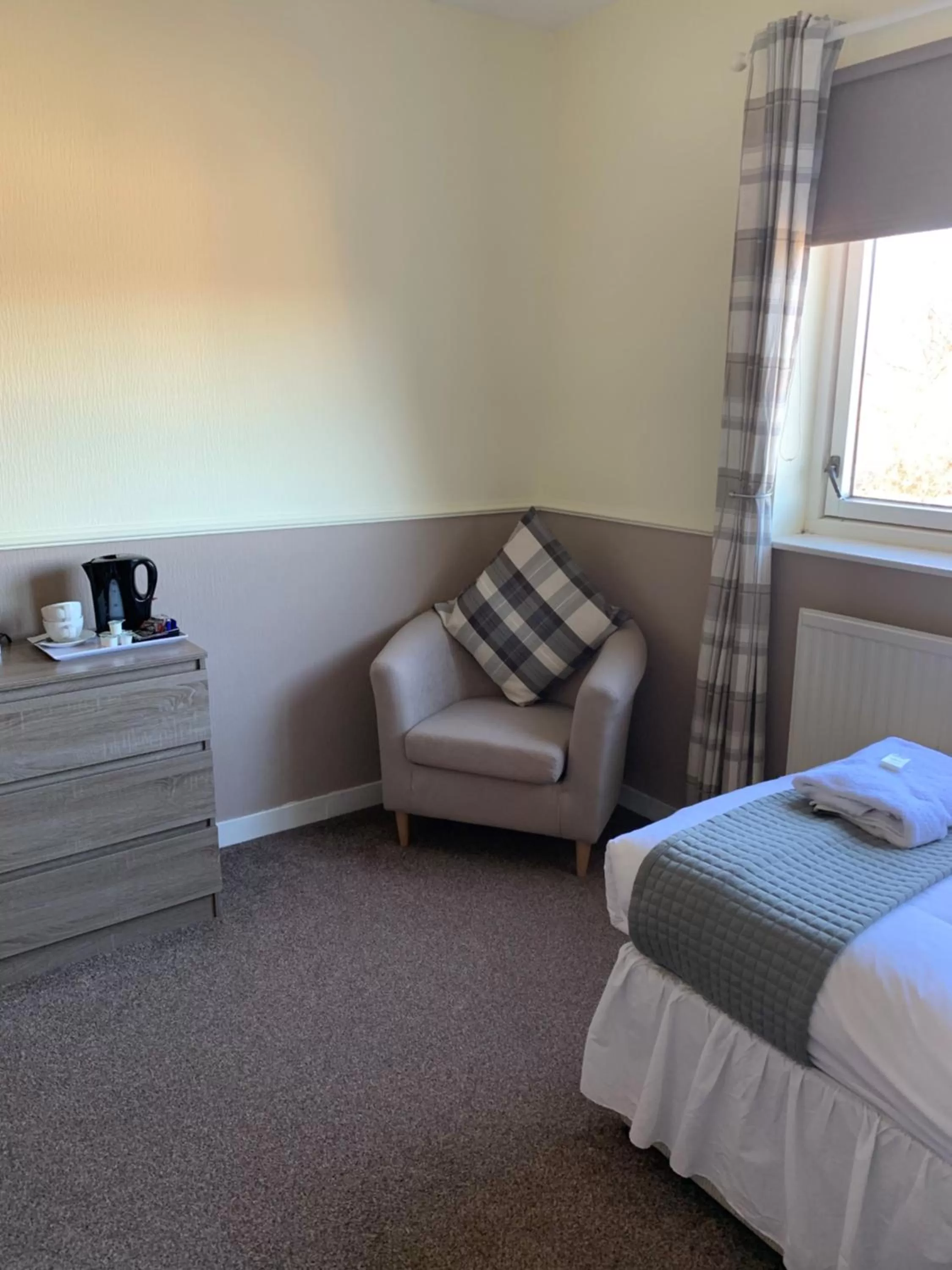 Seating area, Bed in The Ship Inn