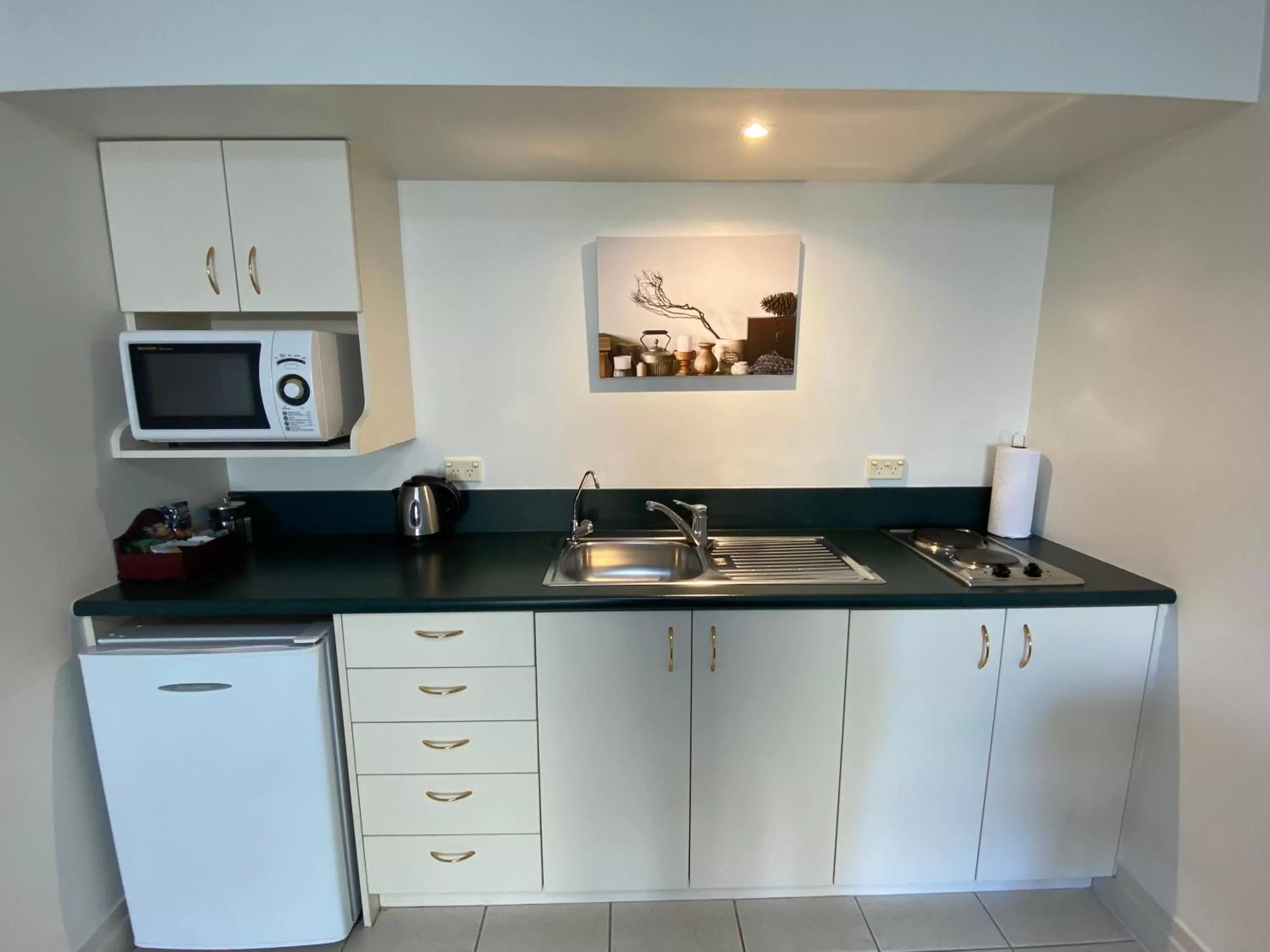 kitchen in Motel On York