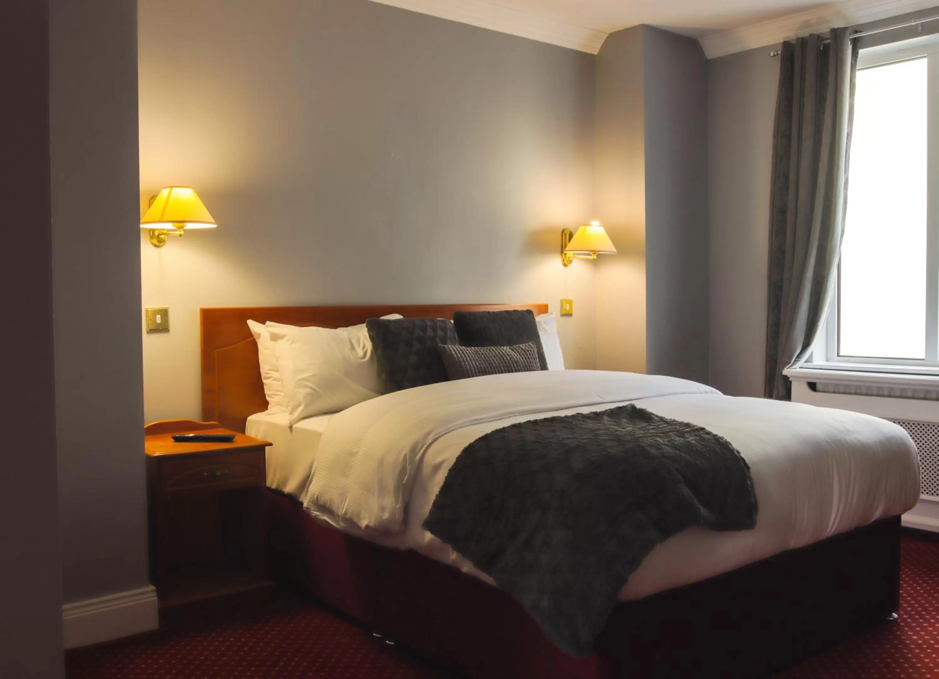 Bedroom, Bed in The Killarney Grand