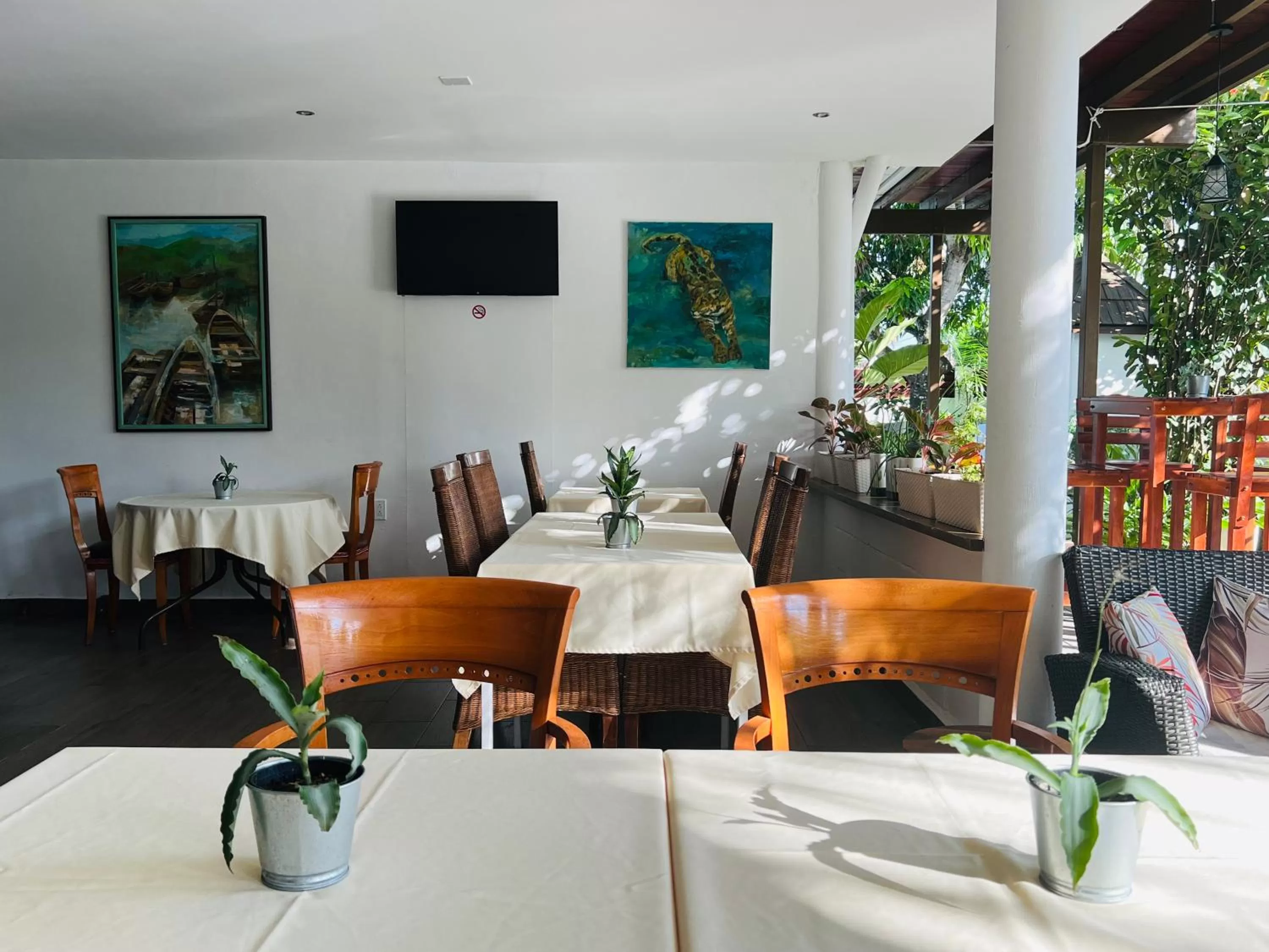 Restaurant/Places to Eat in Villa Famiri Boutique hotel