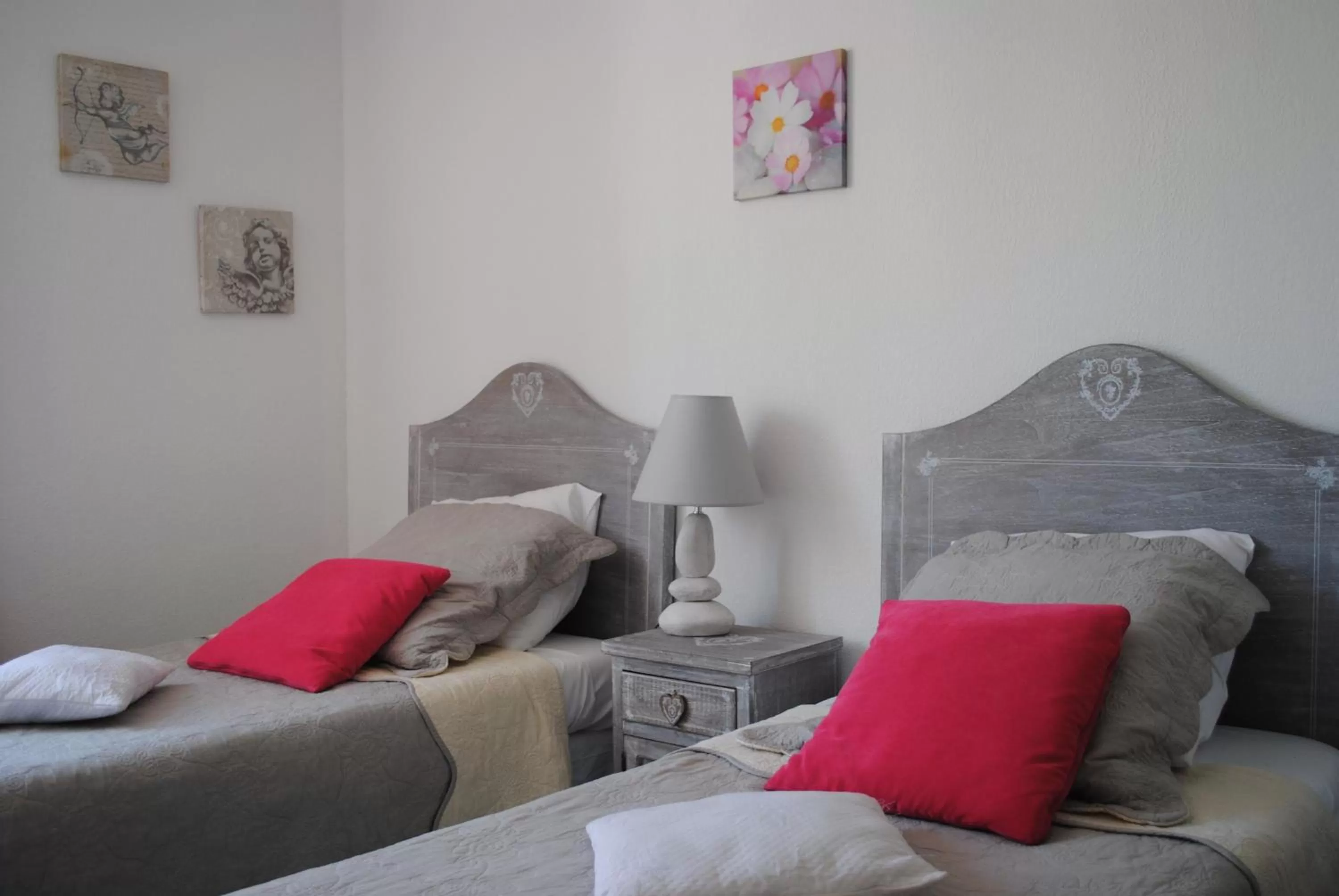 Photo of the whole room, Bed in Hôtel Restaurant Le Provençal