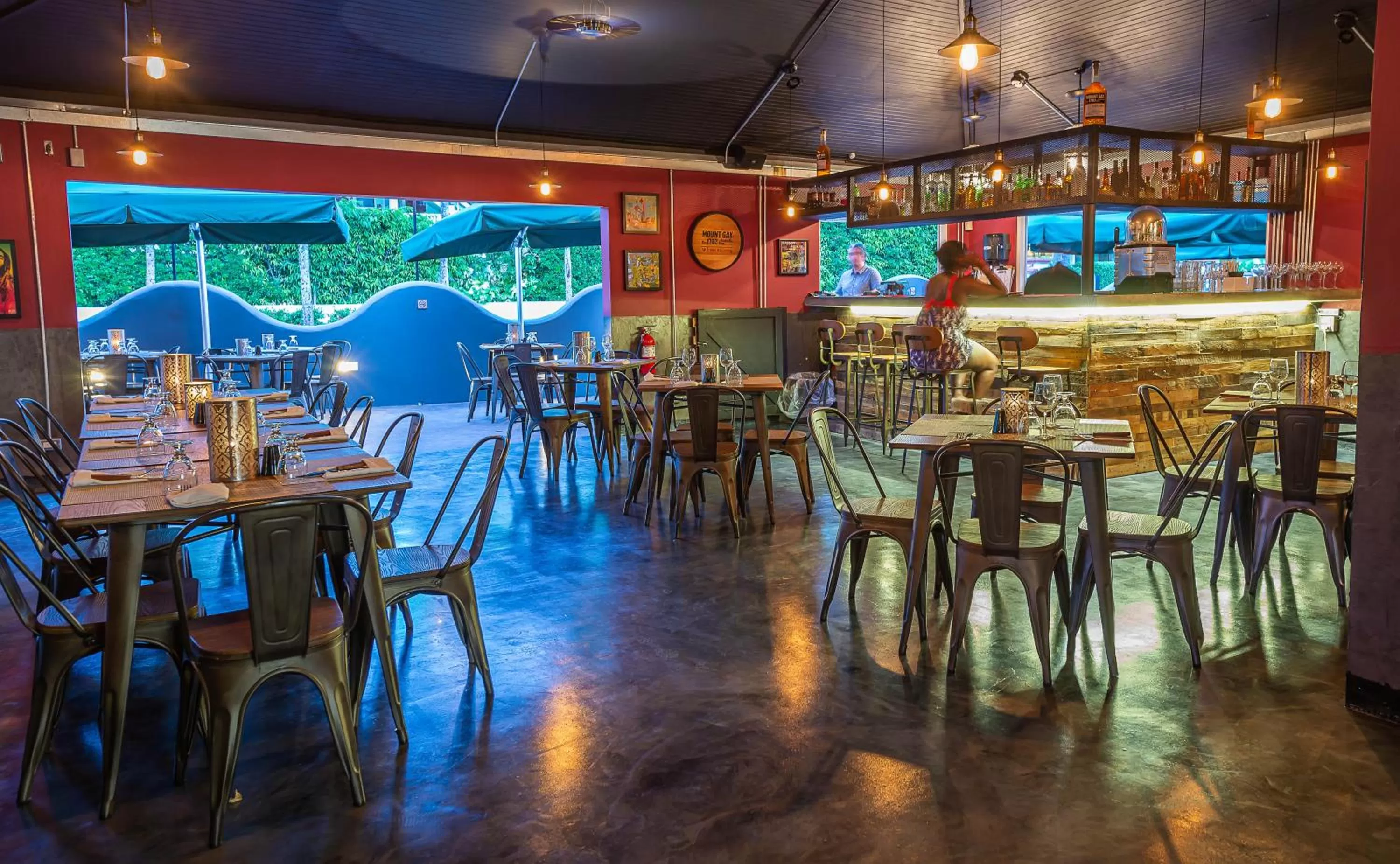 Restaurant/places to eat in Coconut Court Beach Hotel