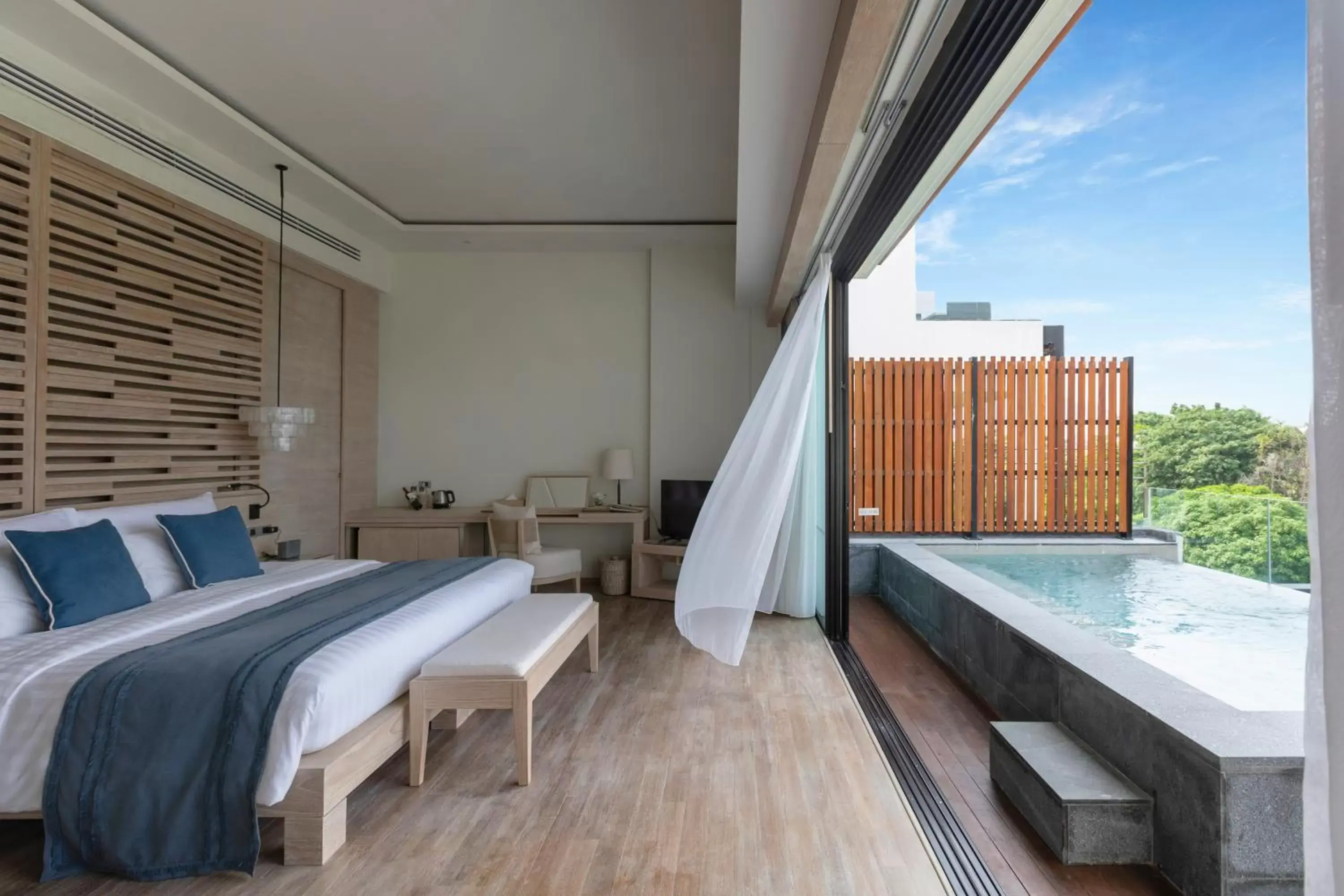 Sky Pool Suite in Cape Nidhra Hotel Sky Pool Suite in Cape Nidhra Hotel