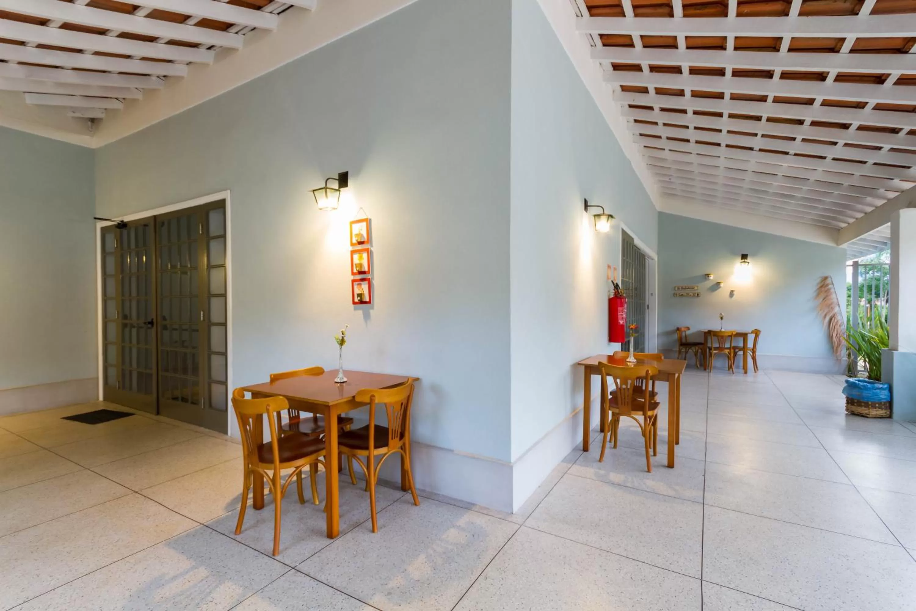 Patio, Restaurant/Places to Eat in Pousada Sagrados Corações