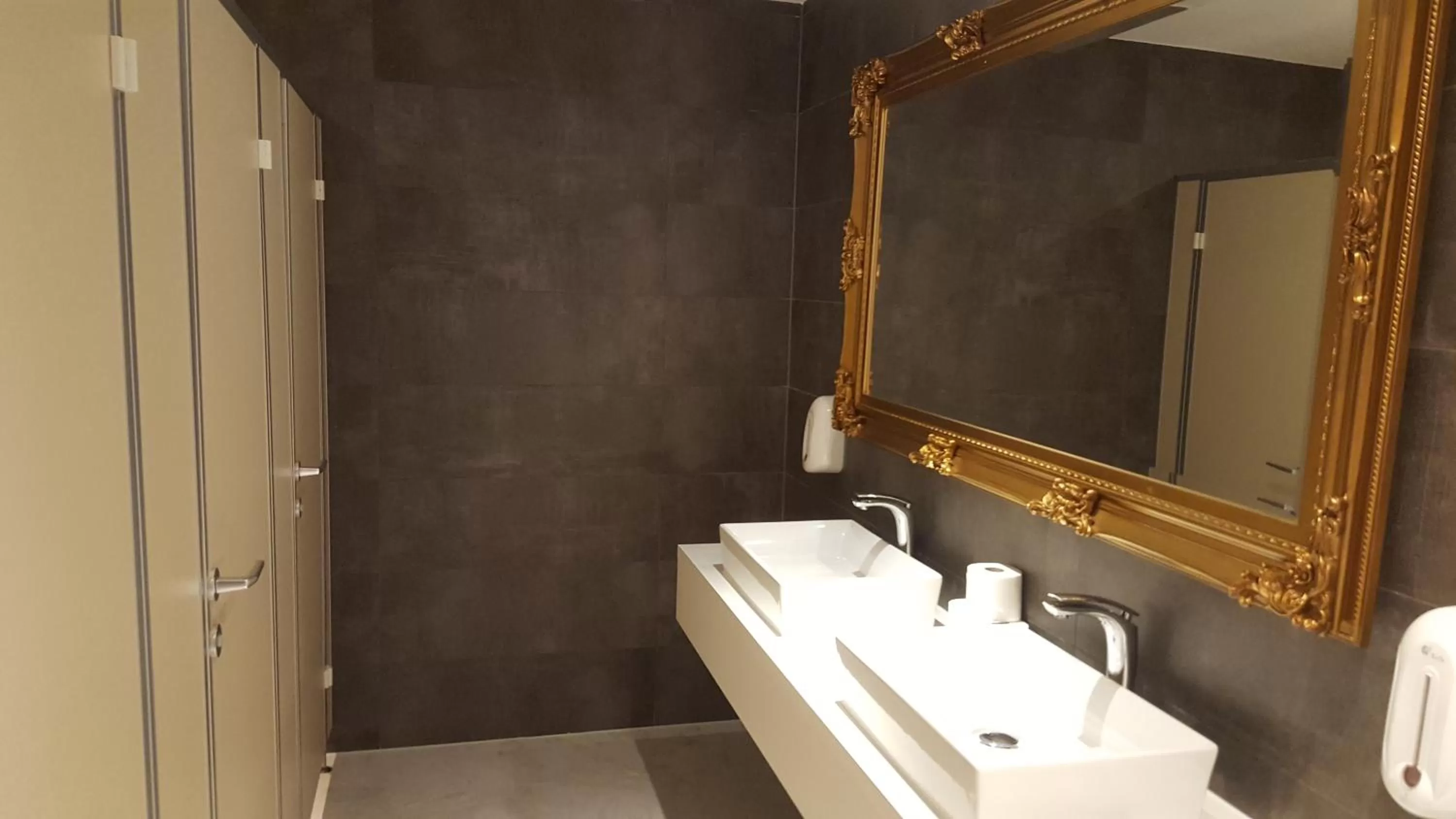 Area and facilities in Novel Hotel