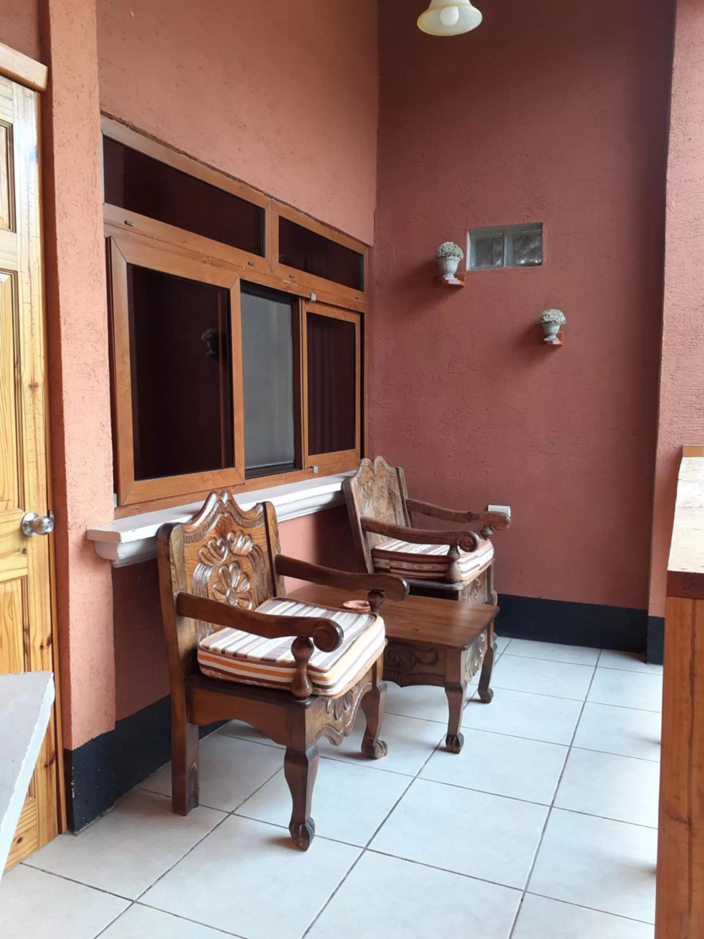 Seating Area in Hotel Utz Jay