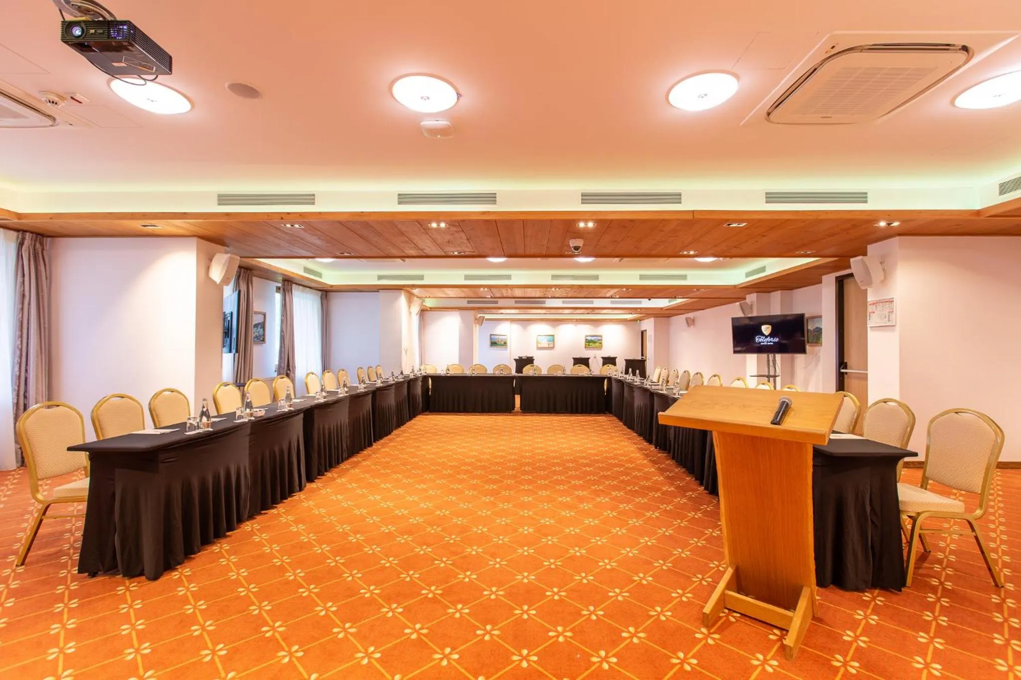 Business facilities in Teleferic Grand Hotel
