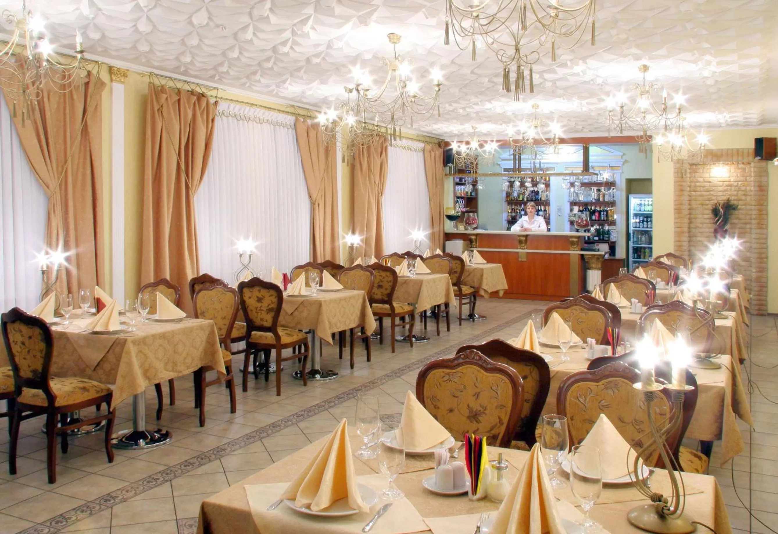 Restaurant/Places to Eat in Hotel Prydesnyansky