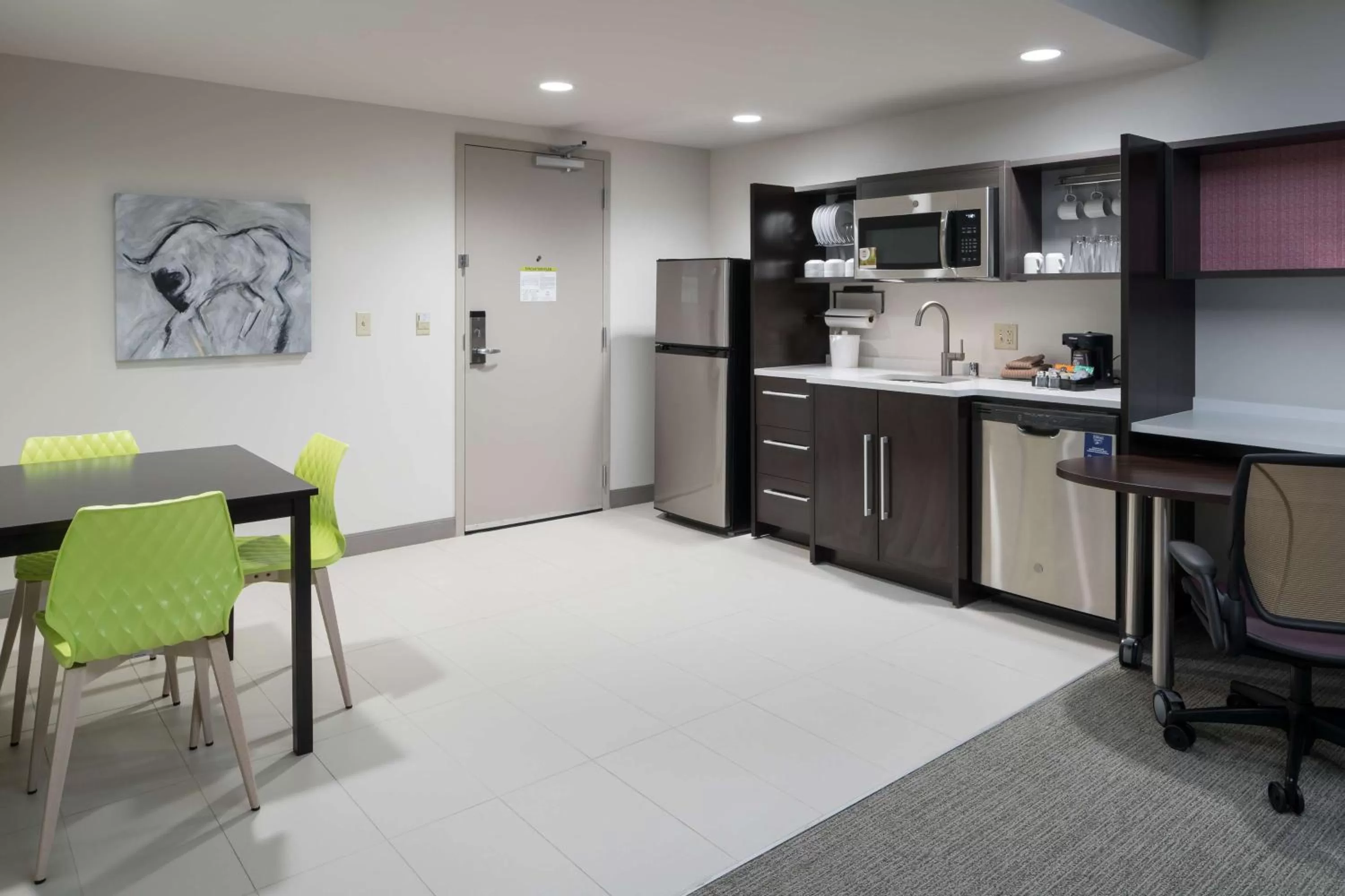 Kitchen or kitchenette in Home2 Suites by Hilton Fort Worth Cultural District