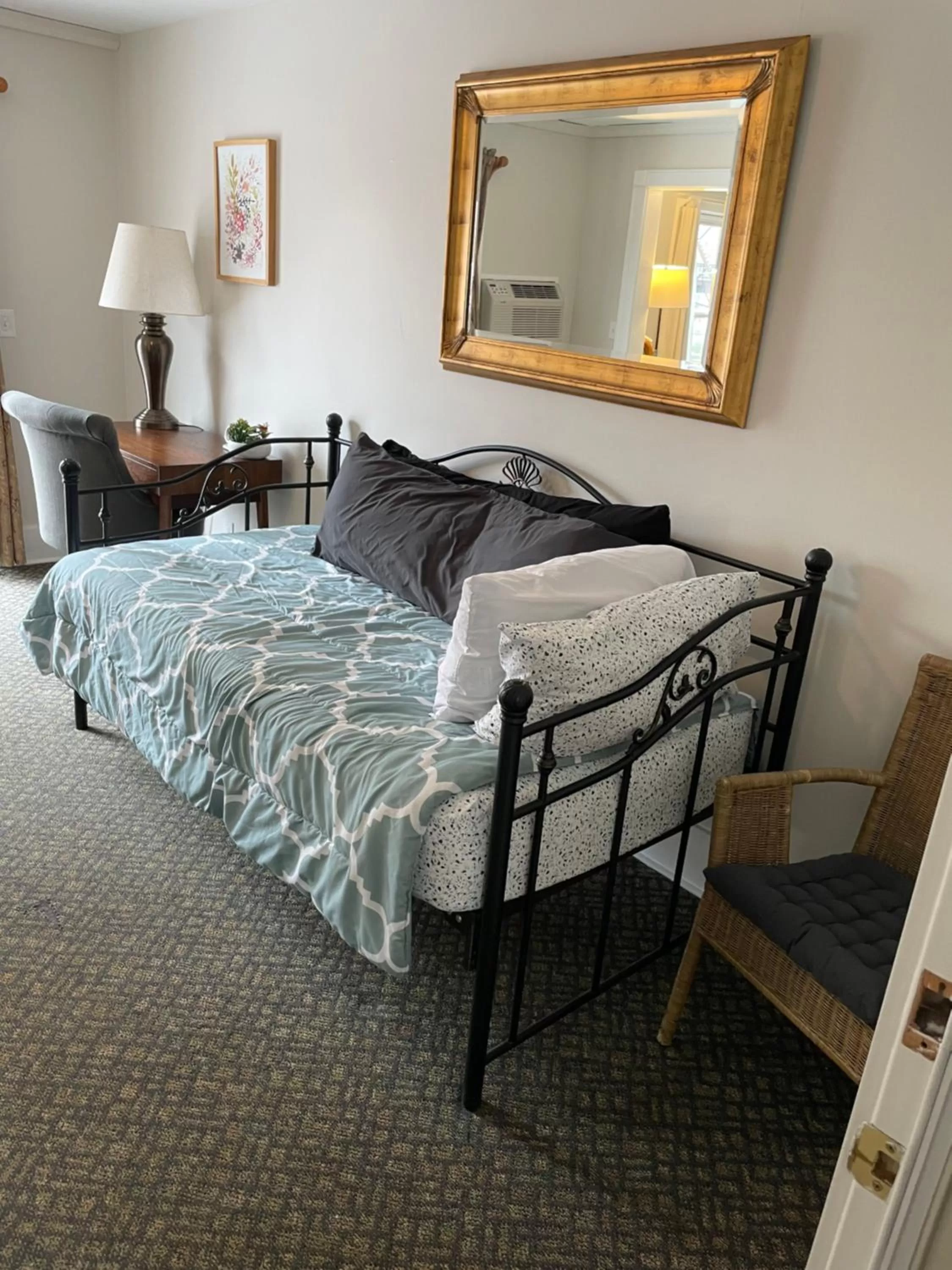 Bed in Goldsmith's River Front Inn