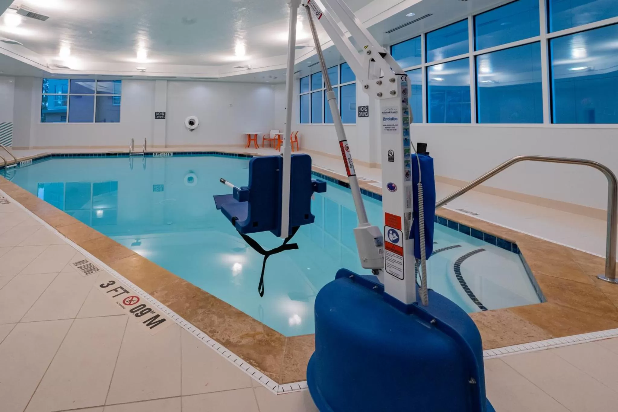 Swimming pool in Courtyard by Marriott Atlanta Dunwoody