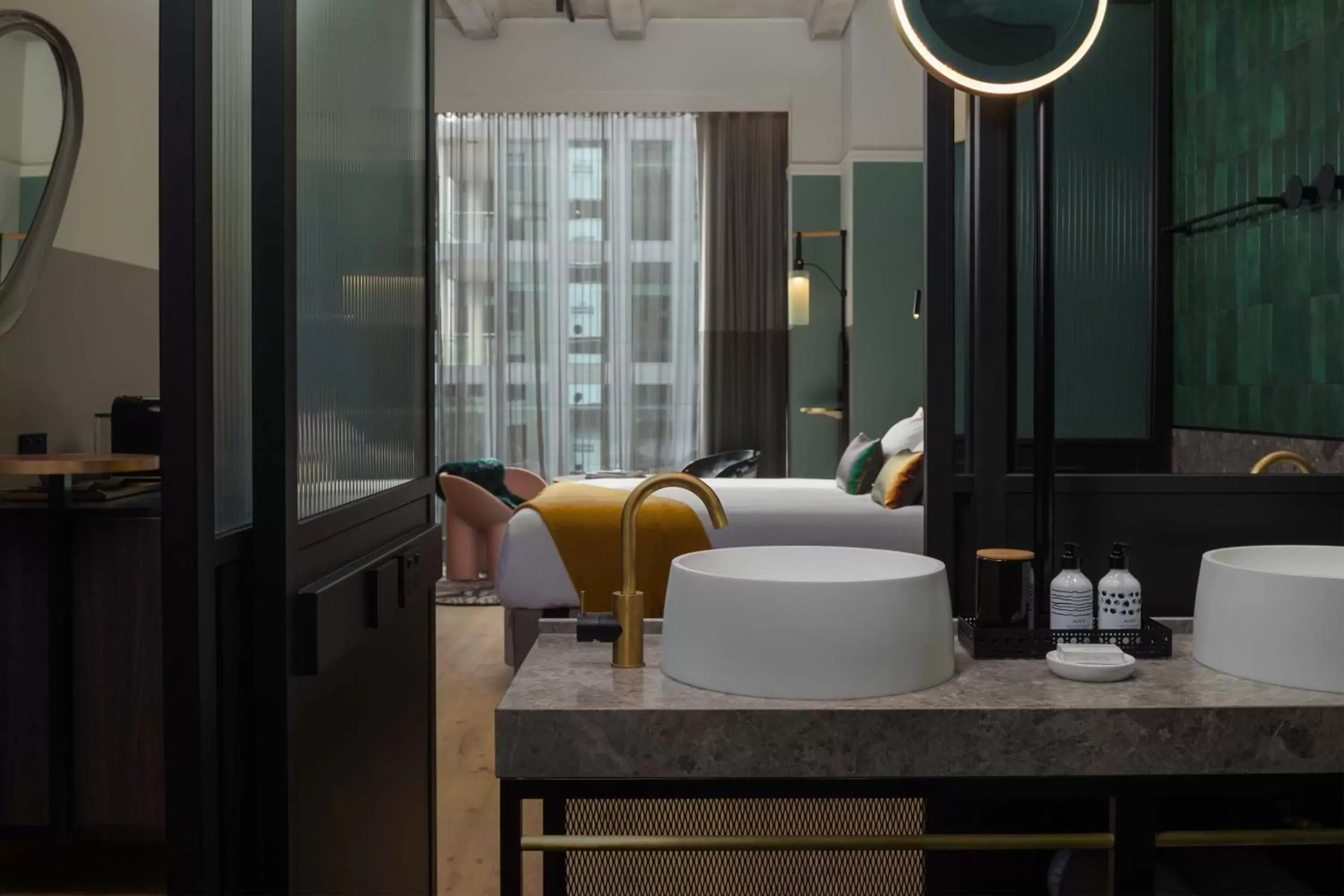 Deluxe King Room in QT Auckland Deluxe King Room in QT Auckland