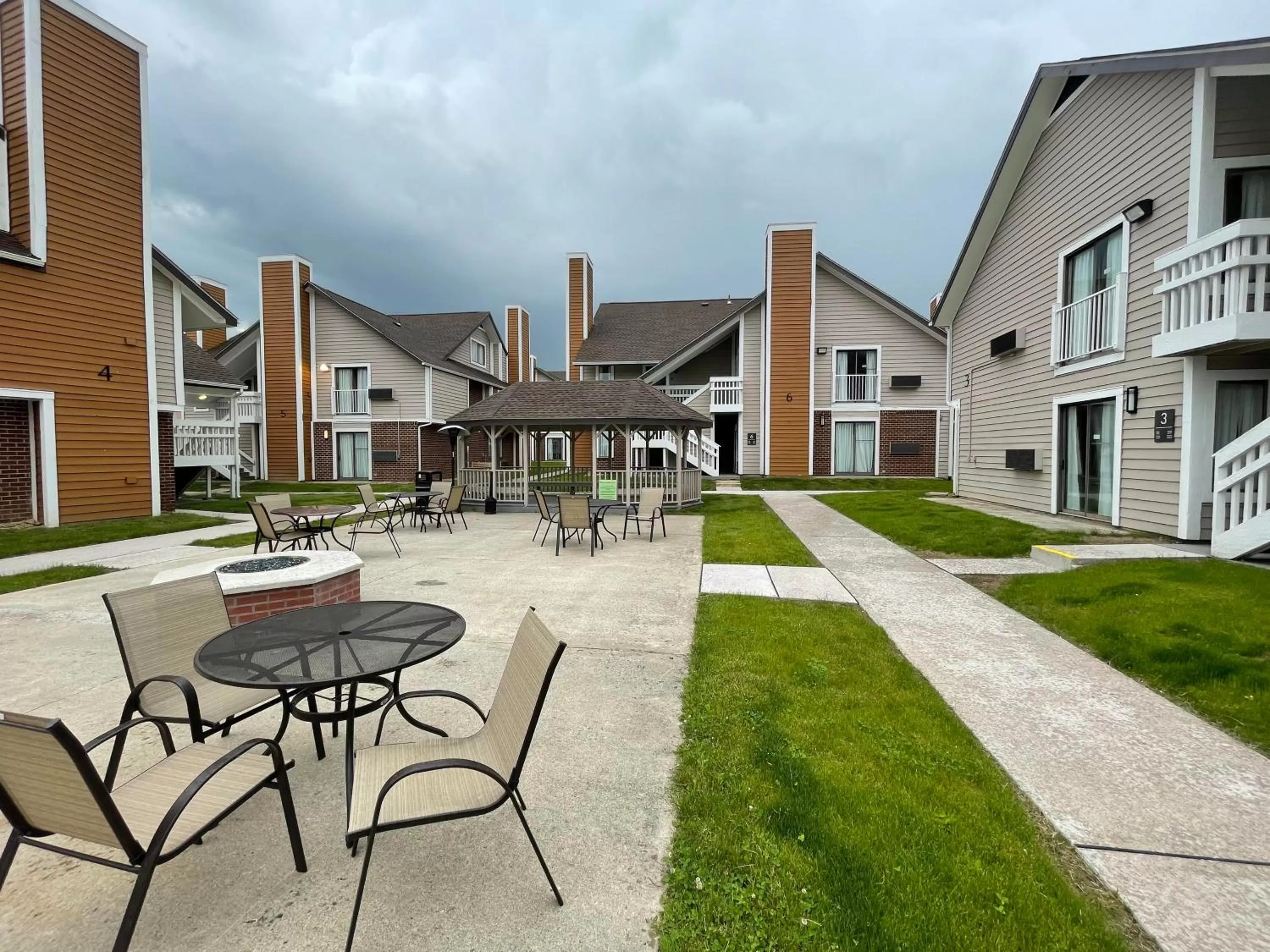 Patio in Best Western Fishkill Inn & Suites