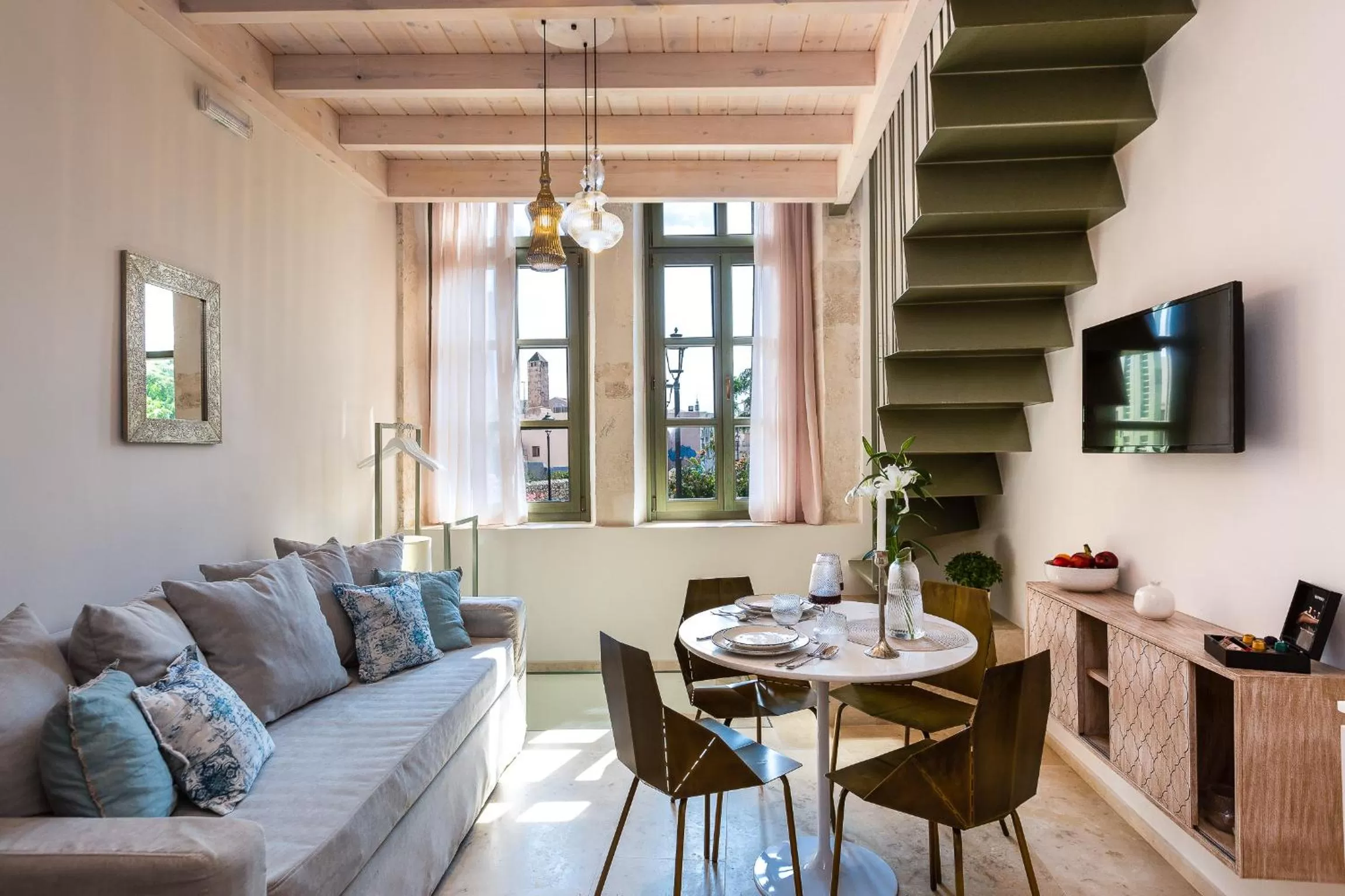 Dining Area in Neratze Hammam Suites