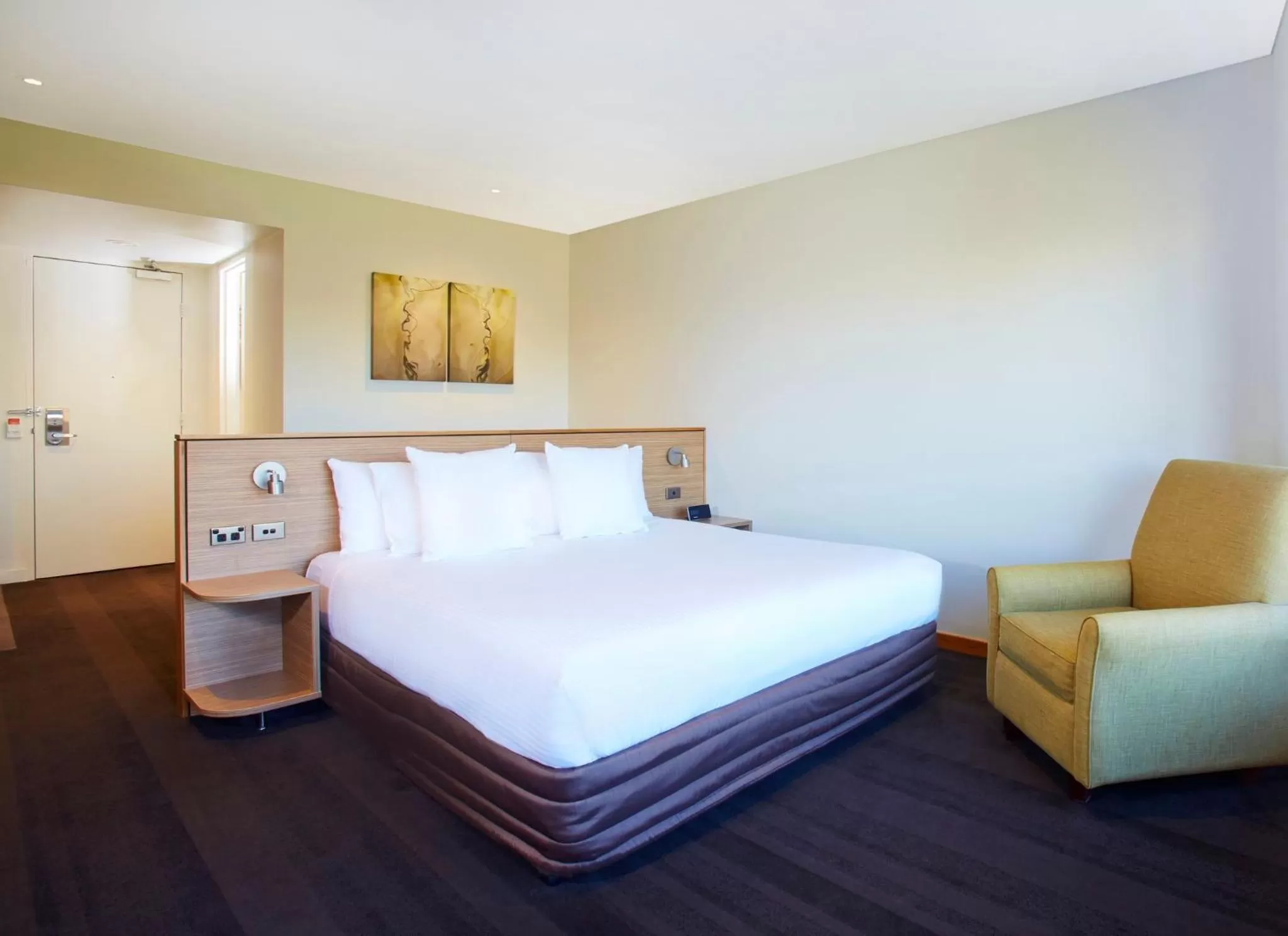 Photo of the whole room, Bed in Crowne Plaza Canberra by IHG
