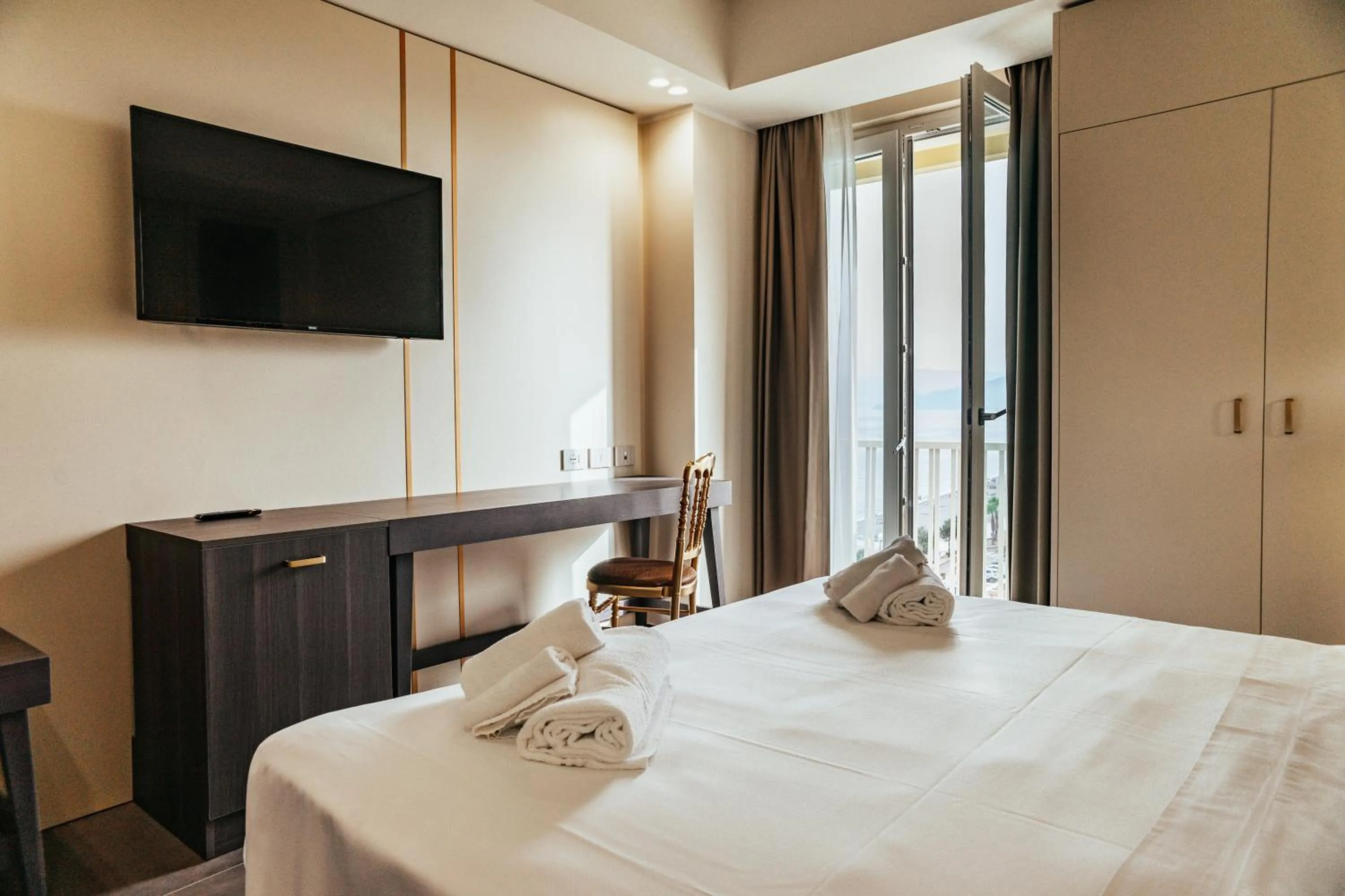 TV and multimedia, Bed in Hotel Palace