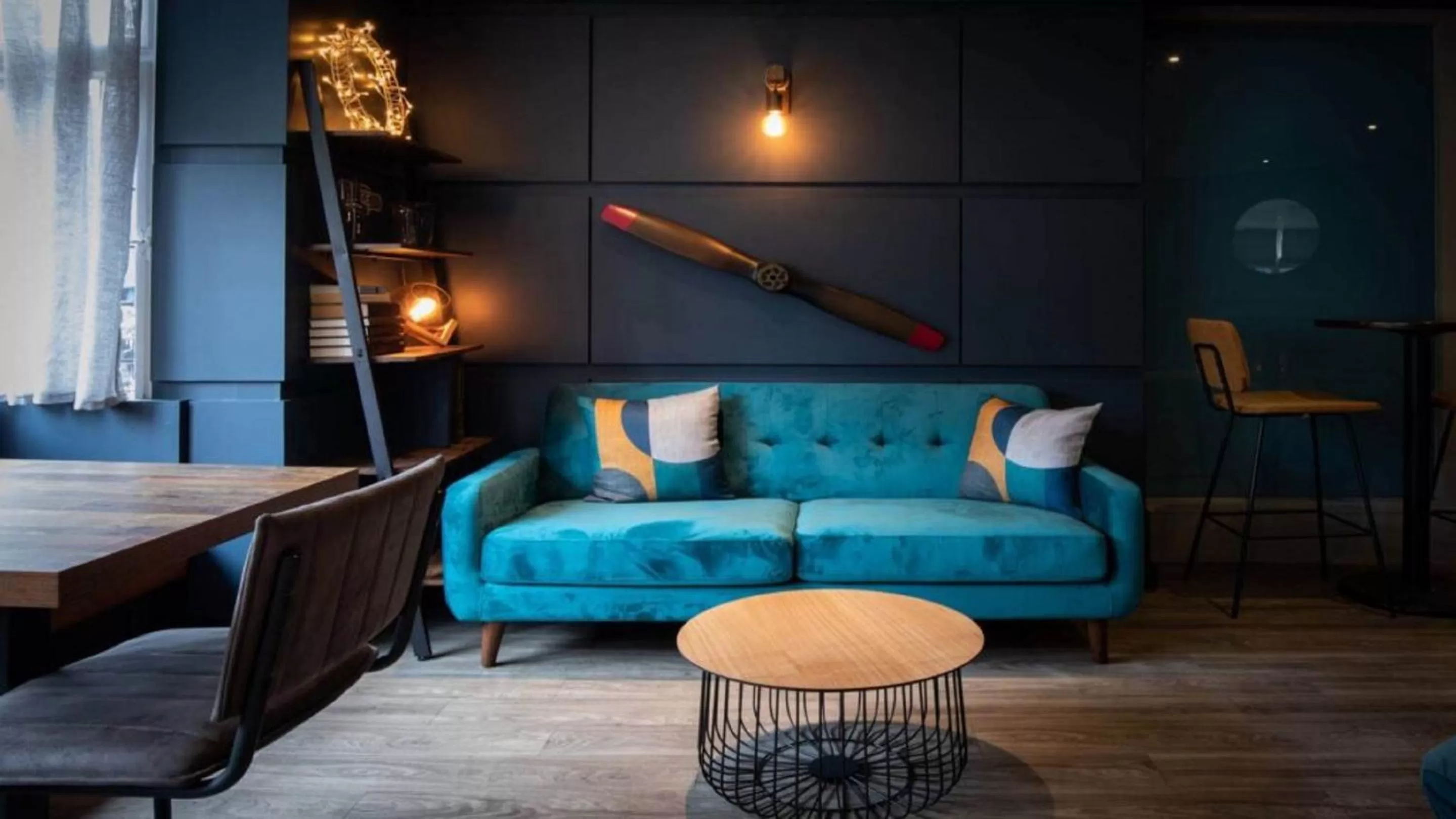 Communal lounge/ TV room in The Inn at Woodhall Spa