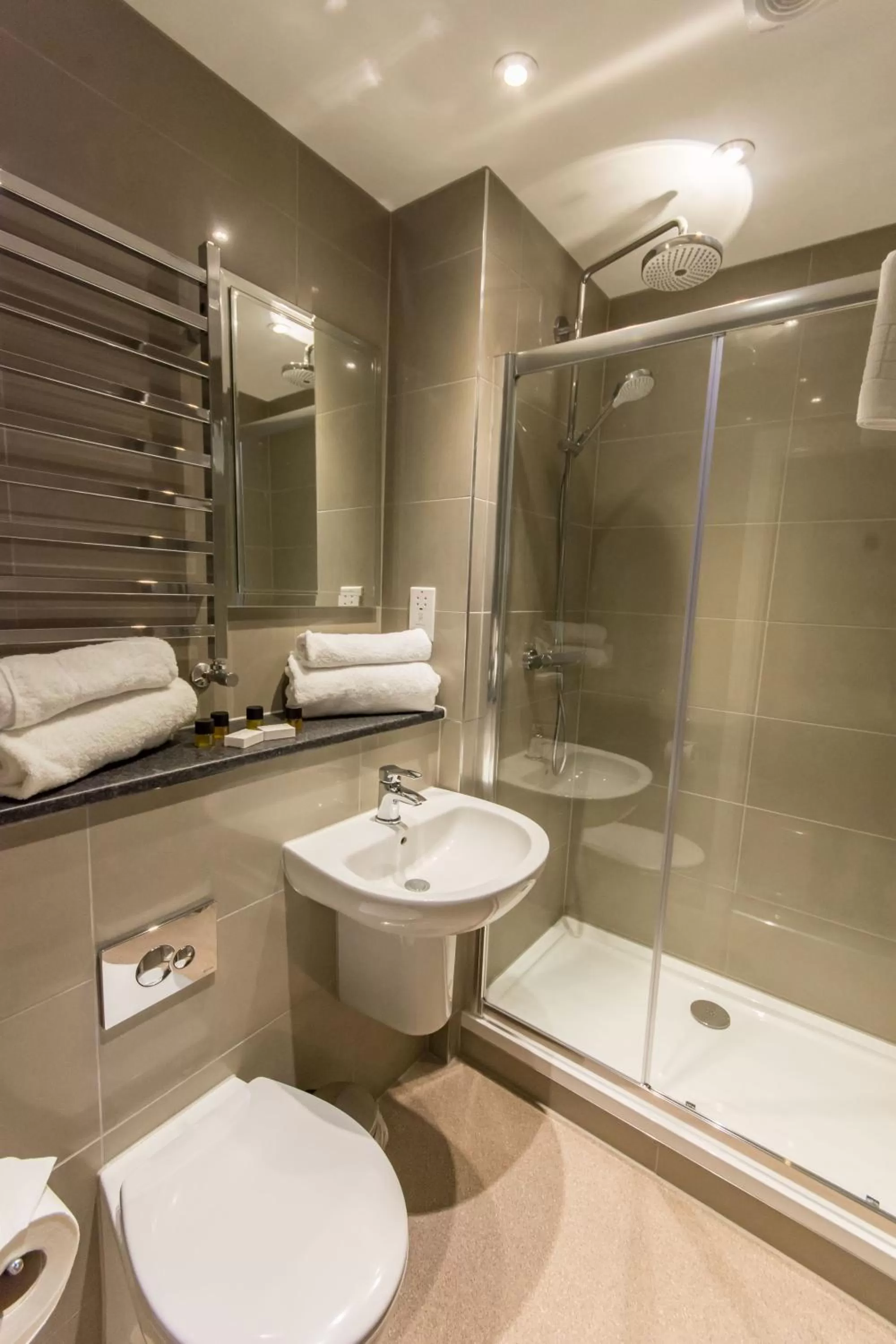 Shower in St Nicholas Hotel Colchester