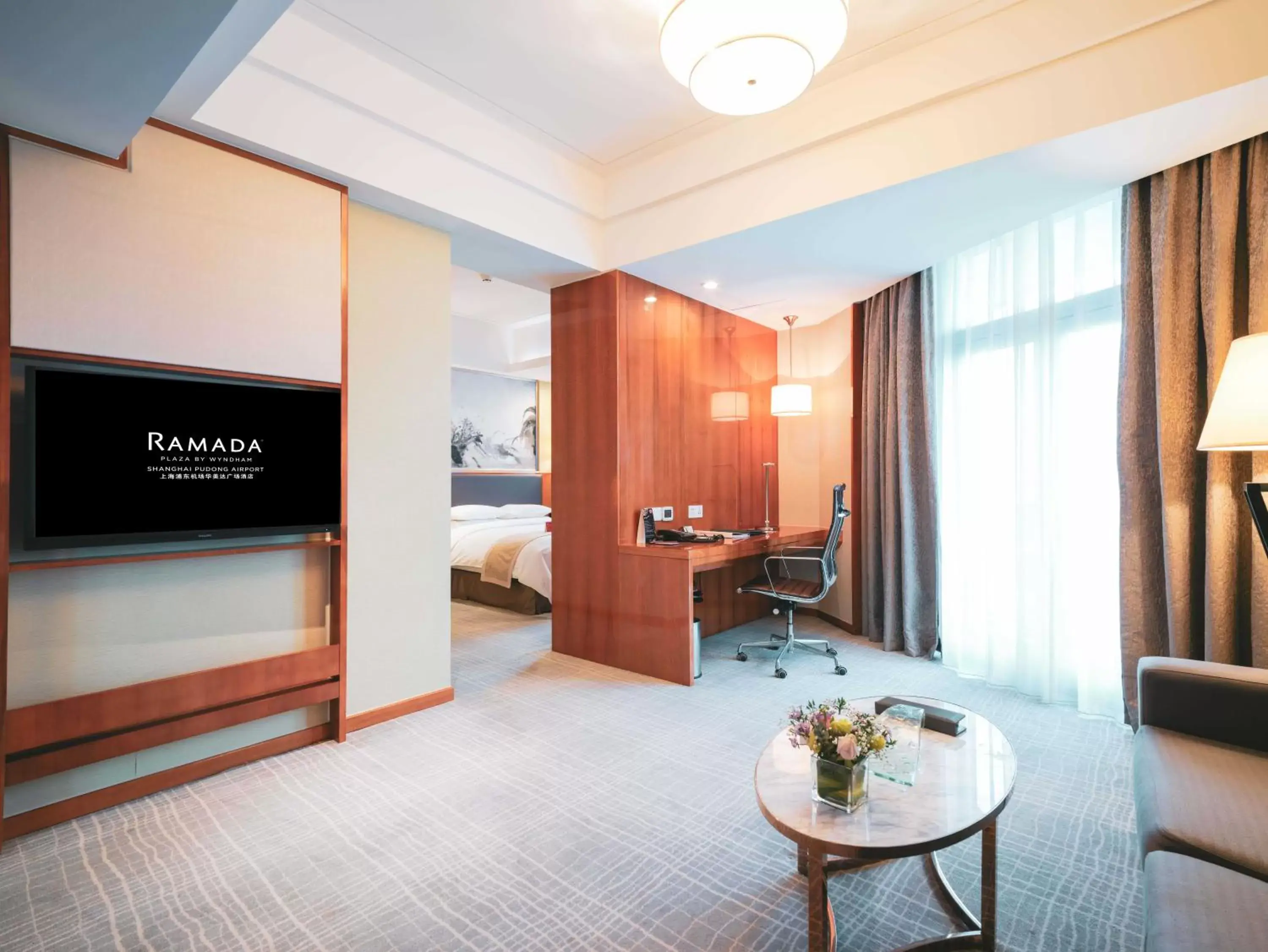 King Suite - Non-Smoking in Ramada Plaza Shanghai Pudong Airport - 3 mins to PVG depature floor & check entrance with hotel shuttle King Suite - Non-Smoking in Ramada Plaza Shanghai Pudong Airport - 3 mins to PVG depature floor & check entrance with hotel shuttle