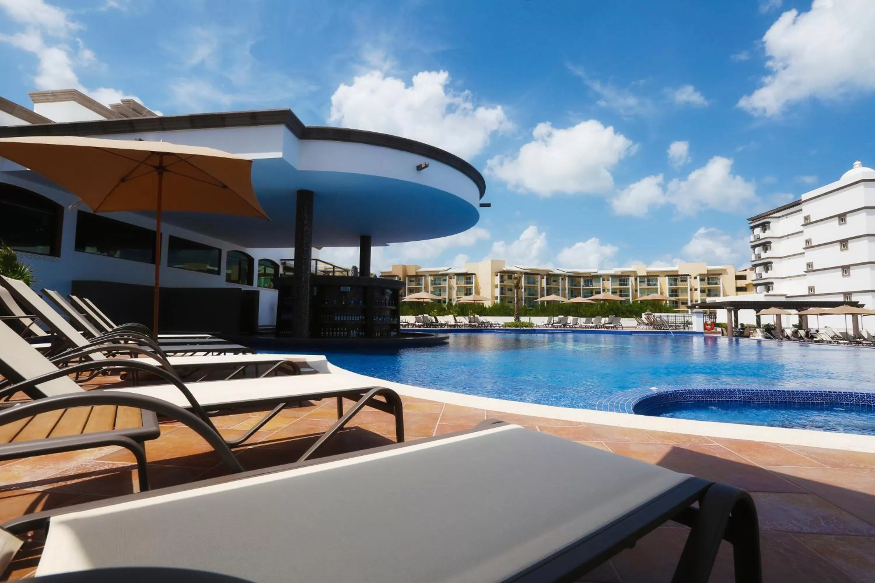 Lounge or bar in Grand Residences Riviera Cancun, All Inclusive