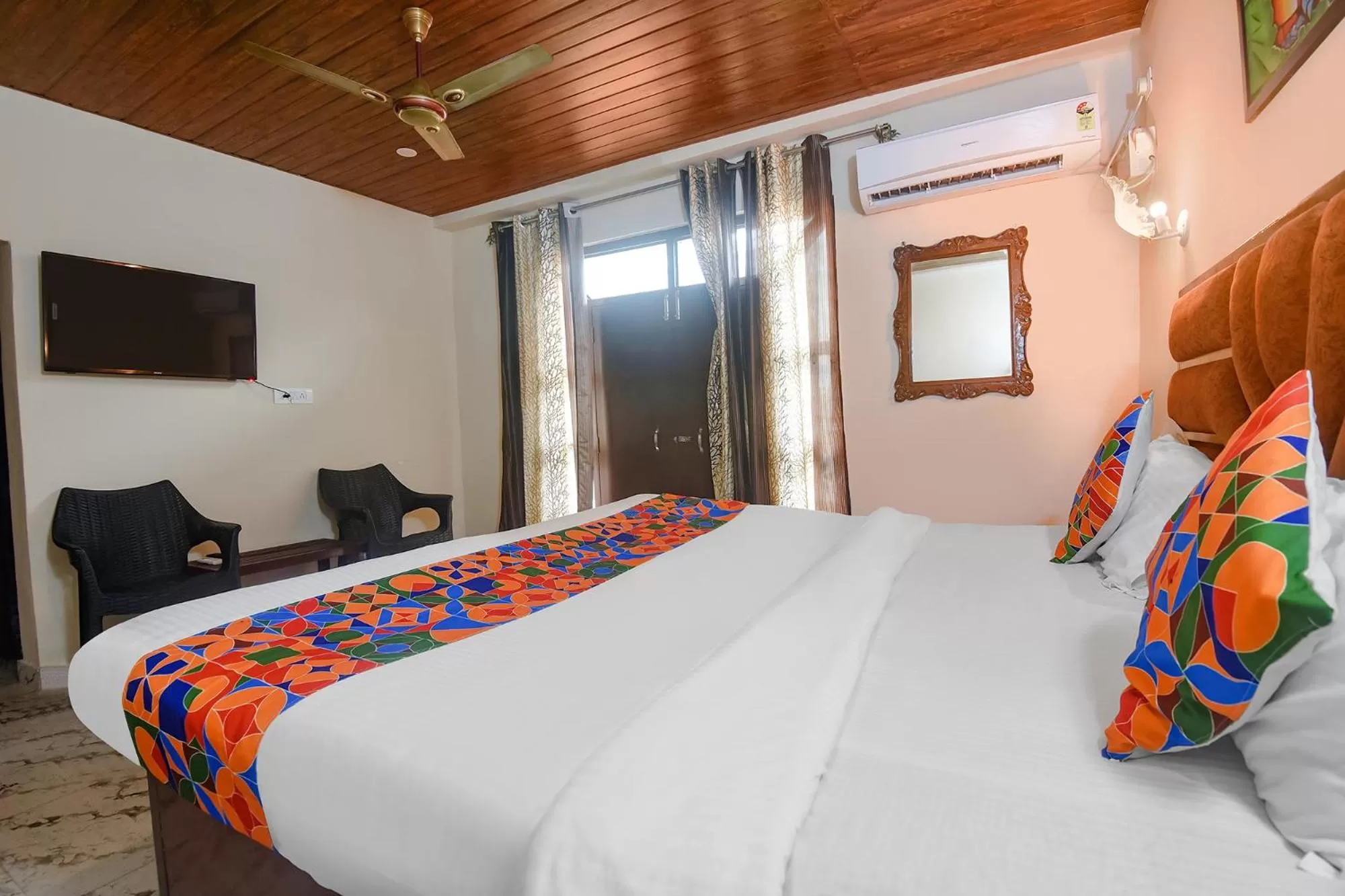 Bed in FabExpress Corinthia Boutique Rooms - Nr Candolim Beach