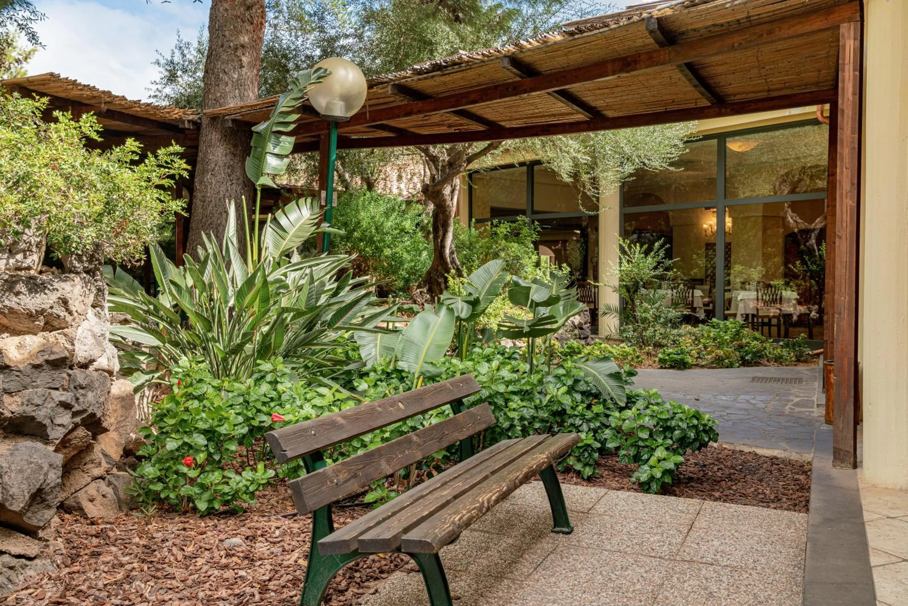 Restaurant/places to eat in Club Esse Palmasera