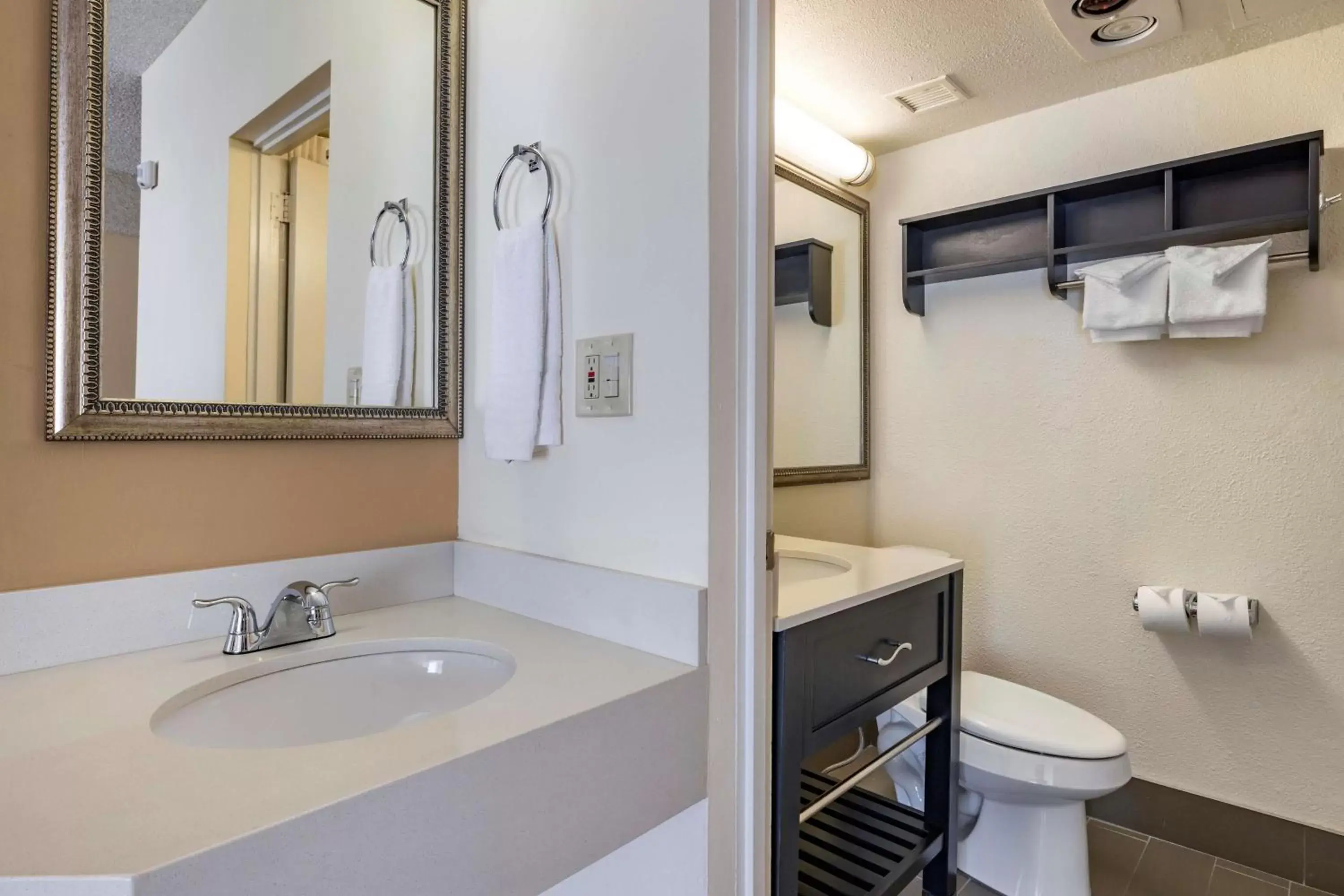 King Suite with Sofa Bed and Patio - Ground Floor/Non-Smoking in Best Western Plus Thousand Oaks Inn King Suite with Sofa Bed and Patio - Ground Floor/Non-Smoking in Best Western Plus Thousand Oaks Inn