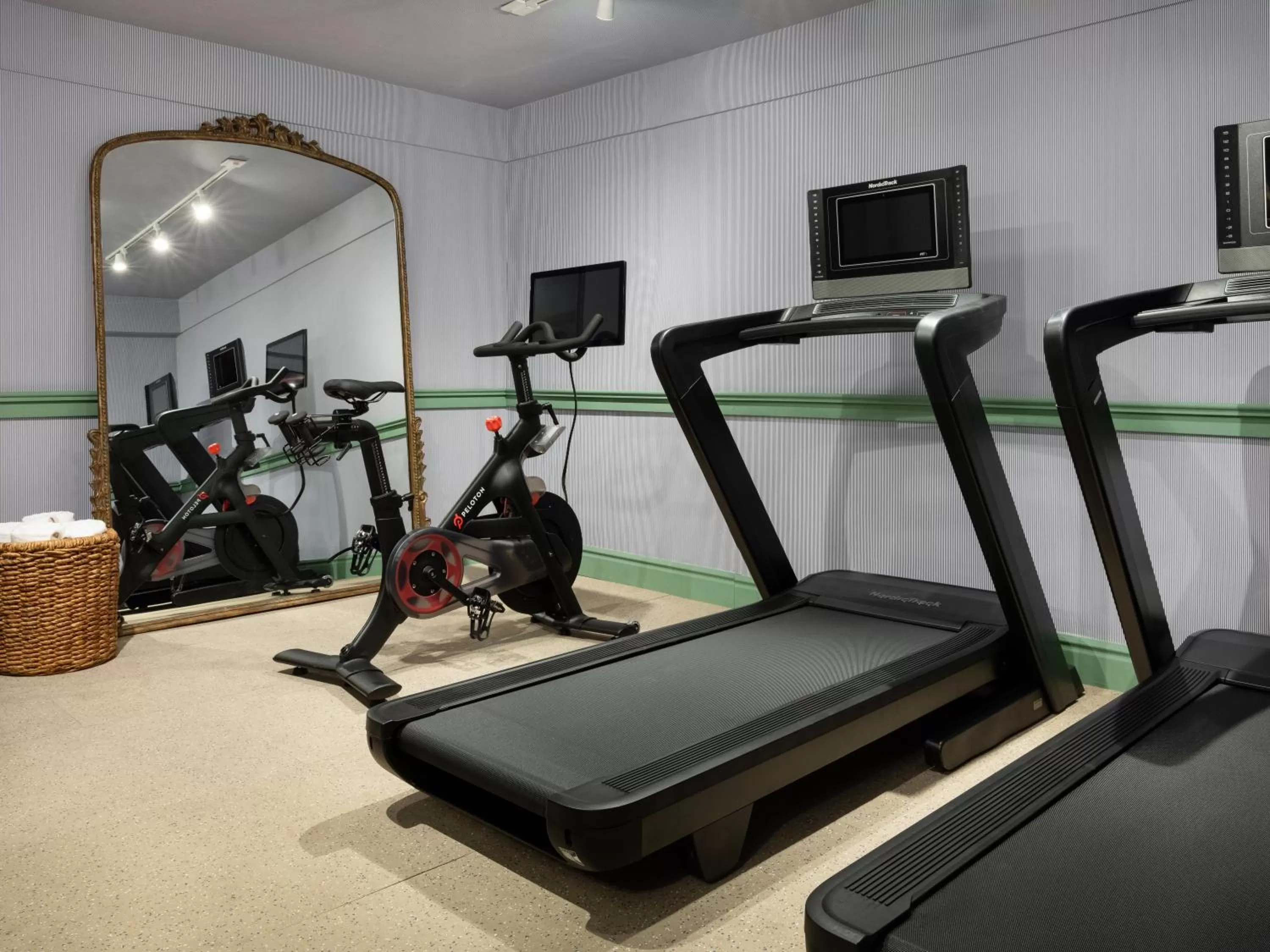 Fitness centre/facilities in Palihouse West Hollywood at Beverly Hills