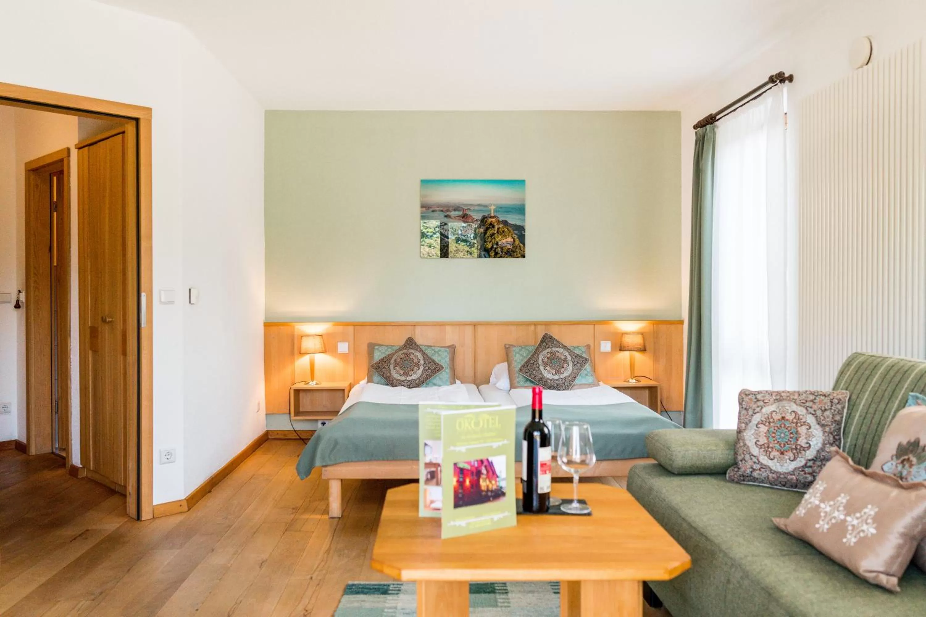 Photo of the whole room in Ökotel Hamburg