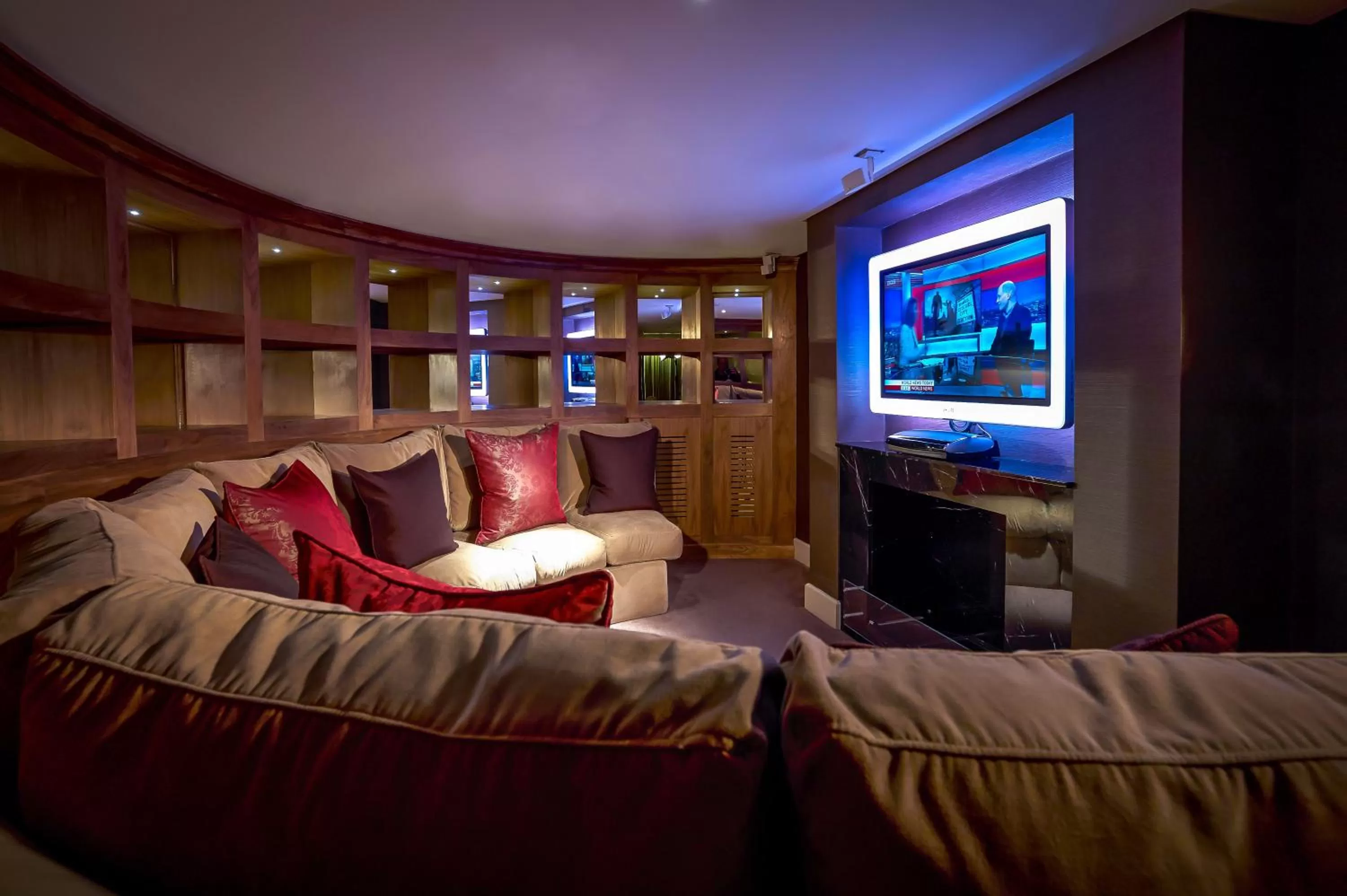TV and multimedia, Bed in The Chelsea Harbour Hotel and Spa